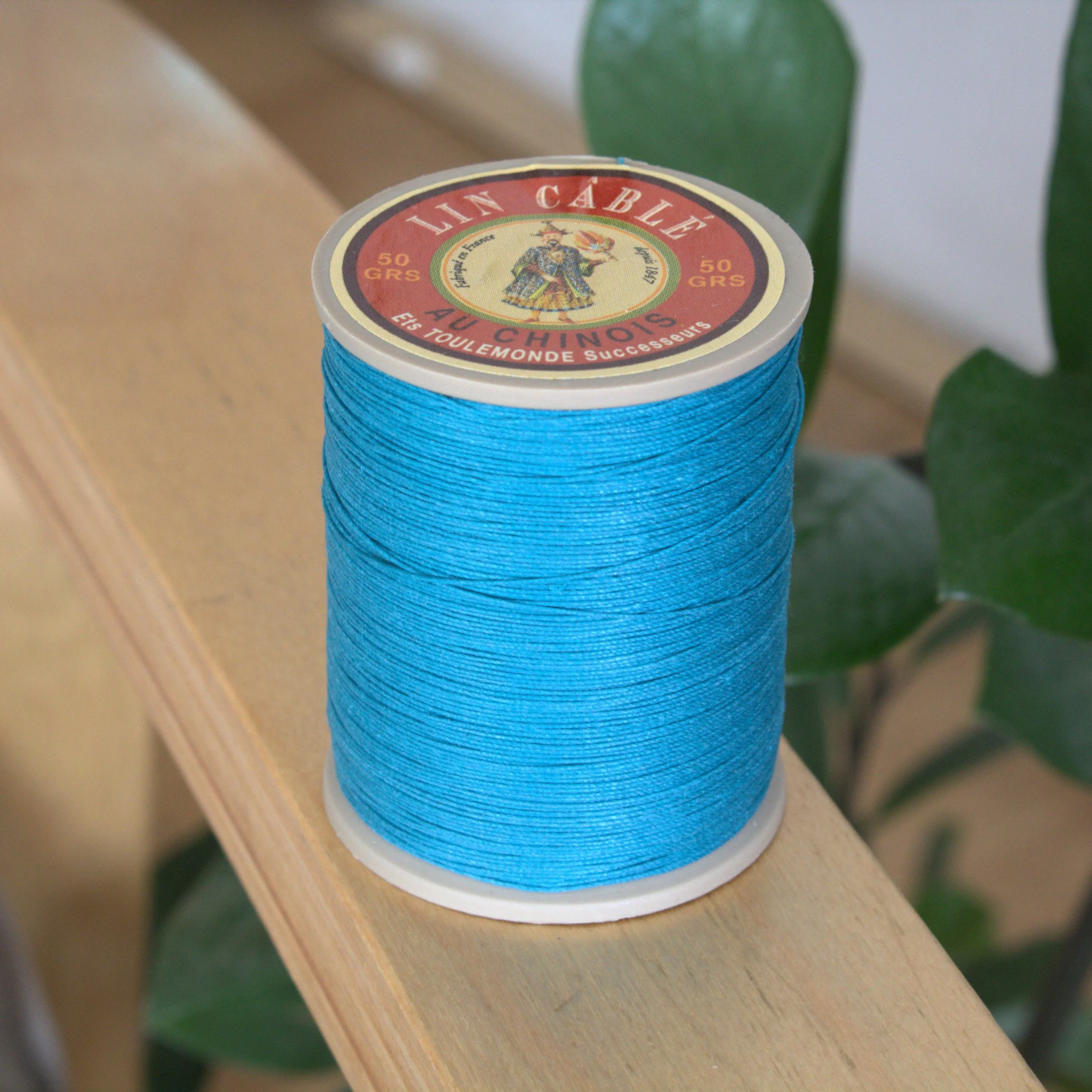 Sajou Fil Au Chinois Cable linen thread 632 - Duck. Strong light blue French linen thread. Great for leatherworking, book biding, jewelry making.