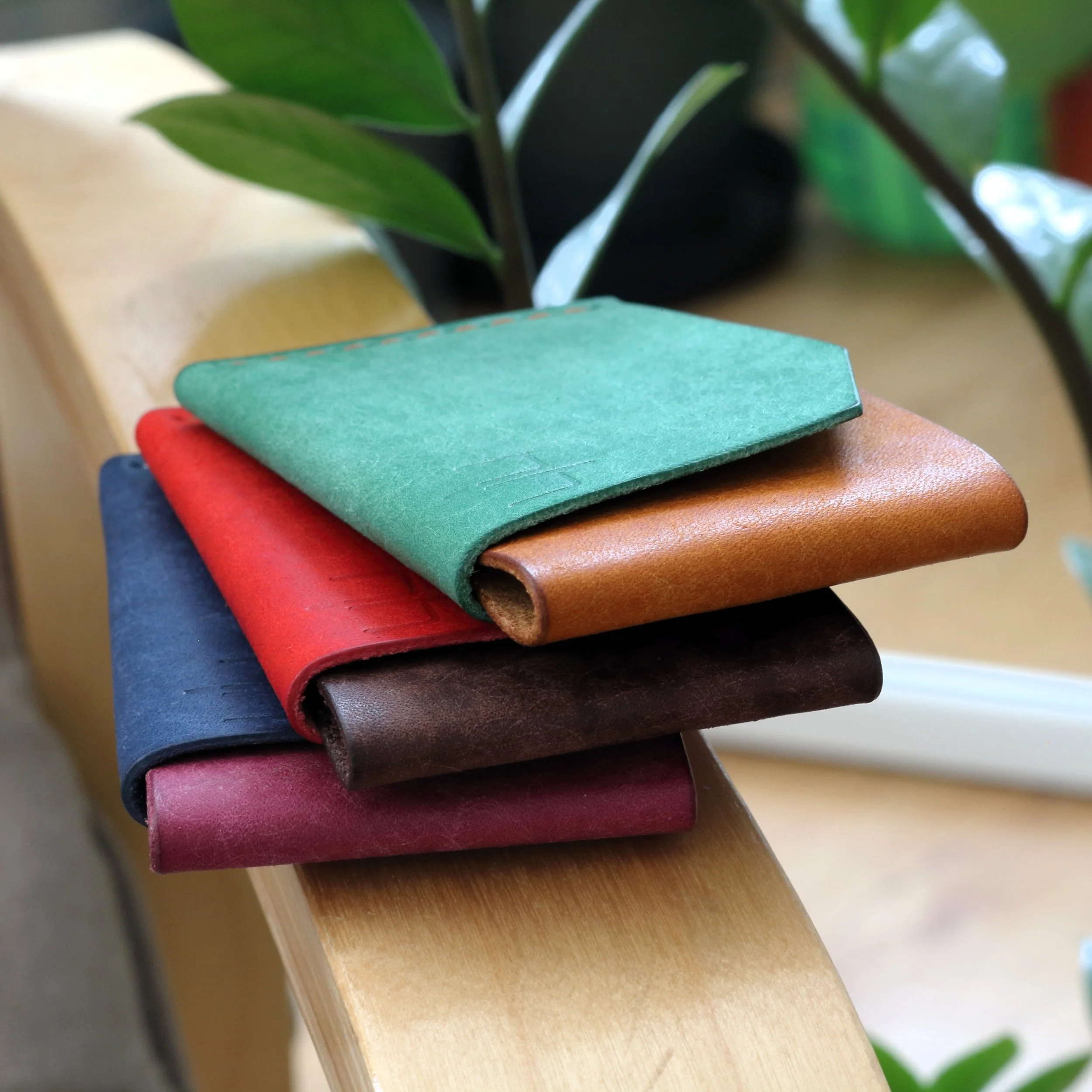 small women's cards premium leather wallet. Designers cards pocket for women