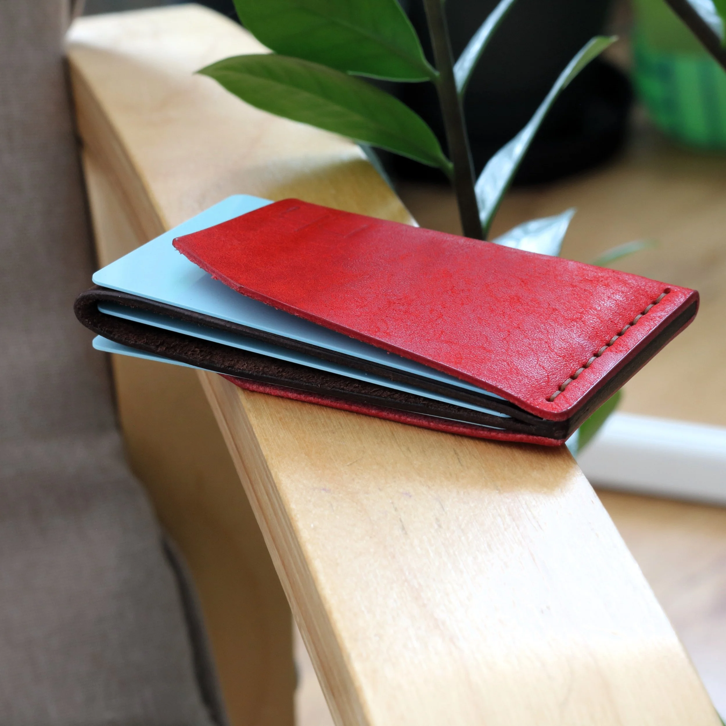 cards sleeve for up to 6 bank cards. minimalist design cards wallet