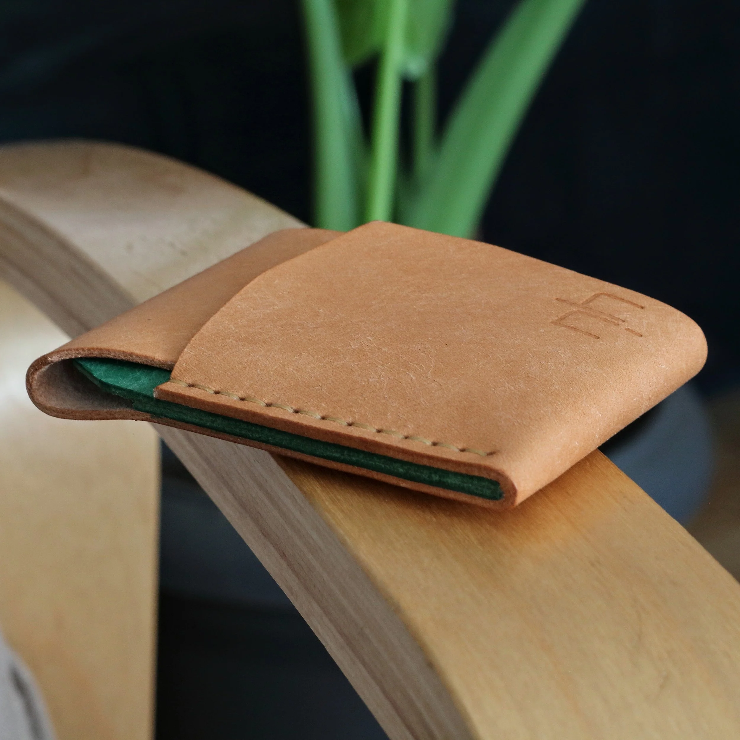 Slim vegetable tanned Italian leather wallet for cards and folded cash. made in Europe