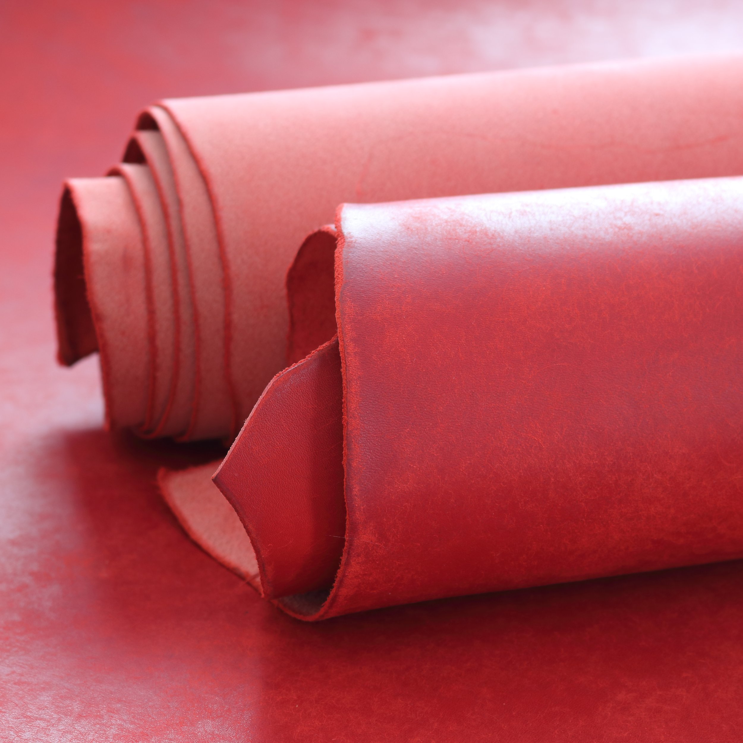 Fragola Margot - gull grain vegetable tanned red leather panels for leather craft