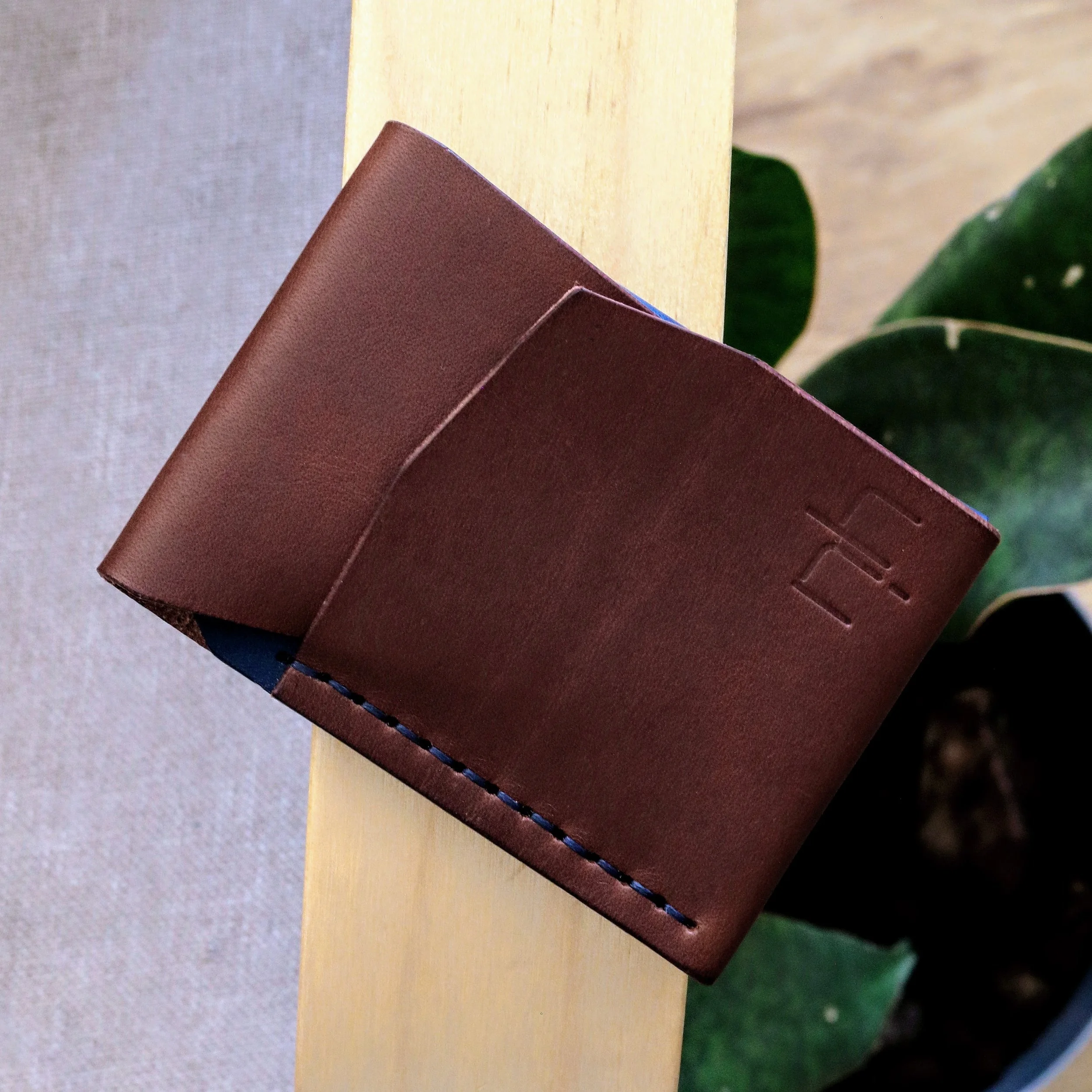 thin front pocket mans leather wallet for credit cards
