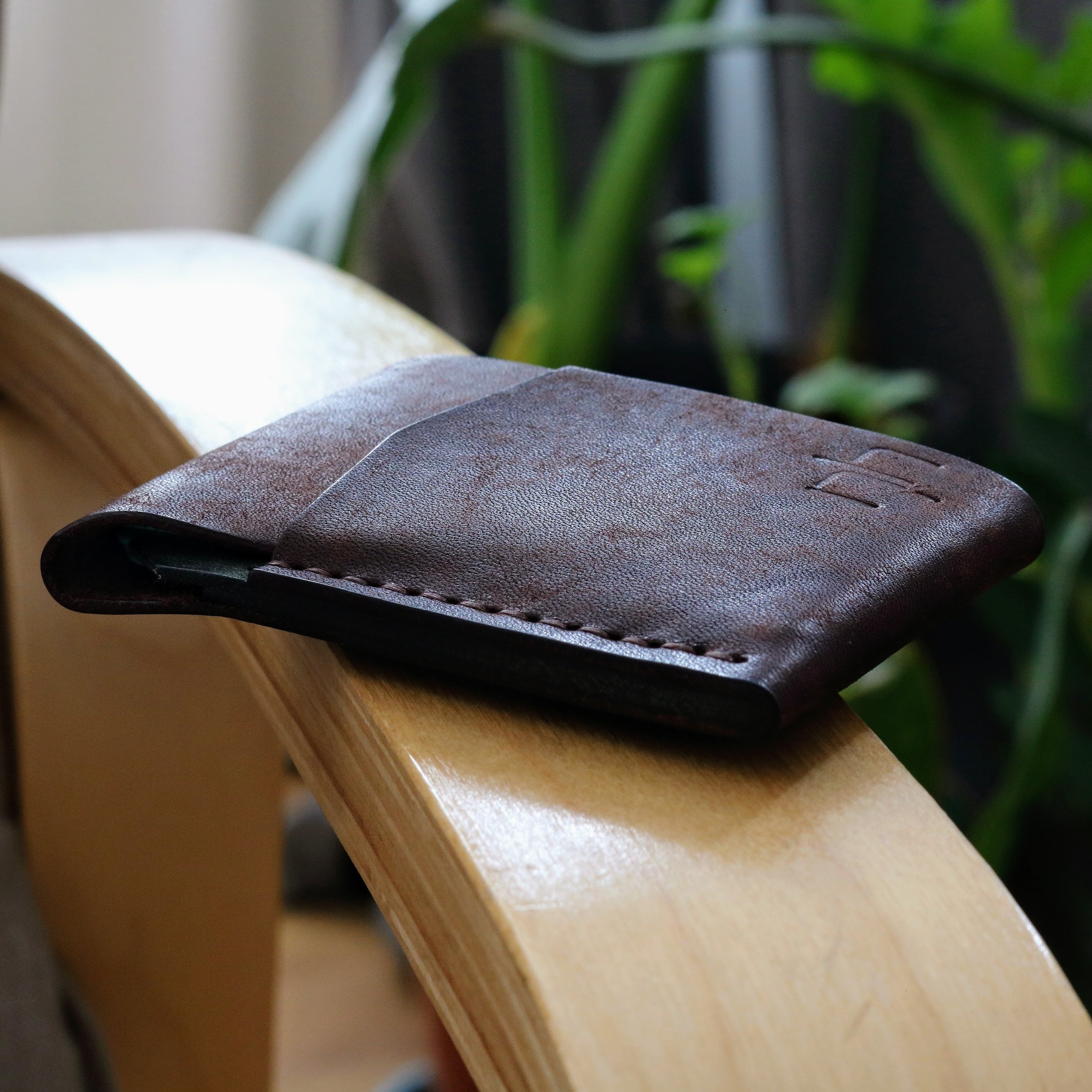 full grain Italian brown leather slim wallet for credit cards. made in the EU