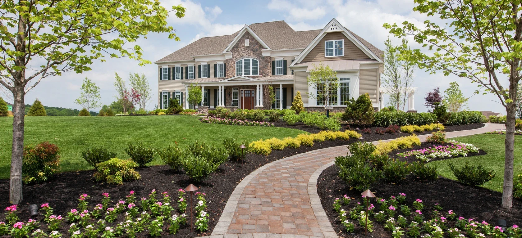 Why Homeowners Near Busy Areas in Gurnee Choose Weekly Lawn Maintenance