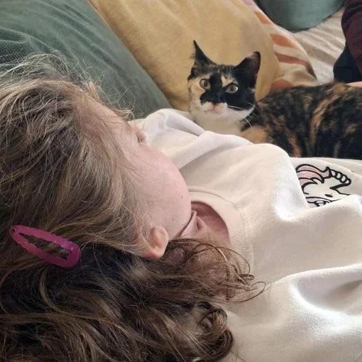 60. LLUM BRAVO (Llum y Kiwi)