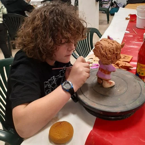 16 MÓNICA MARTINEZ