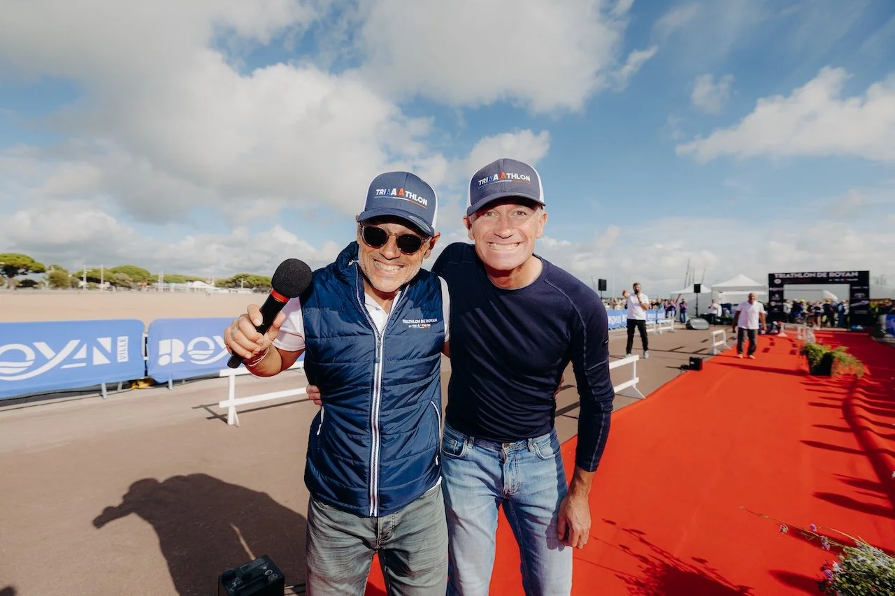 Un athlète du Triathlon de Royan donne tout dans l’effort, porté par l’ambiance unique de la Côte de Beauté.