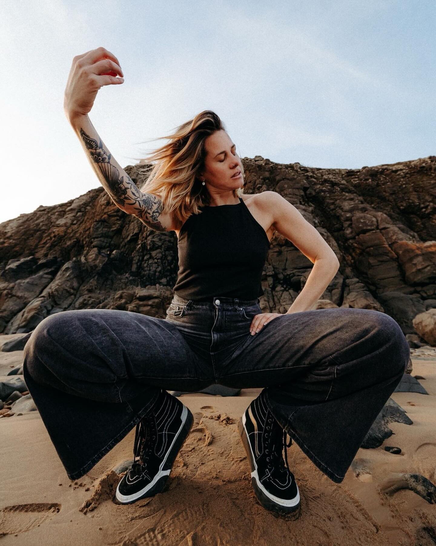 On est le 8 mars. C&rsquo;est la journ&eacute;e Internationale des droits des femmes.
Hier, j&rsquo;ai r&eacute;alis&eacute; ces photos sur une plage. Pour immortaliser mon passage en Bretagne.
Et il n&rsquo;y a aucun rapport avec cette journ&eacute;