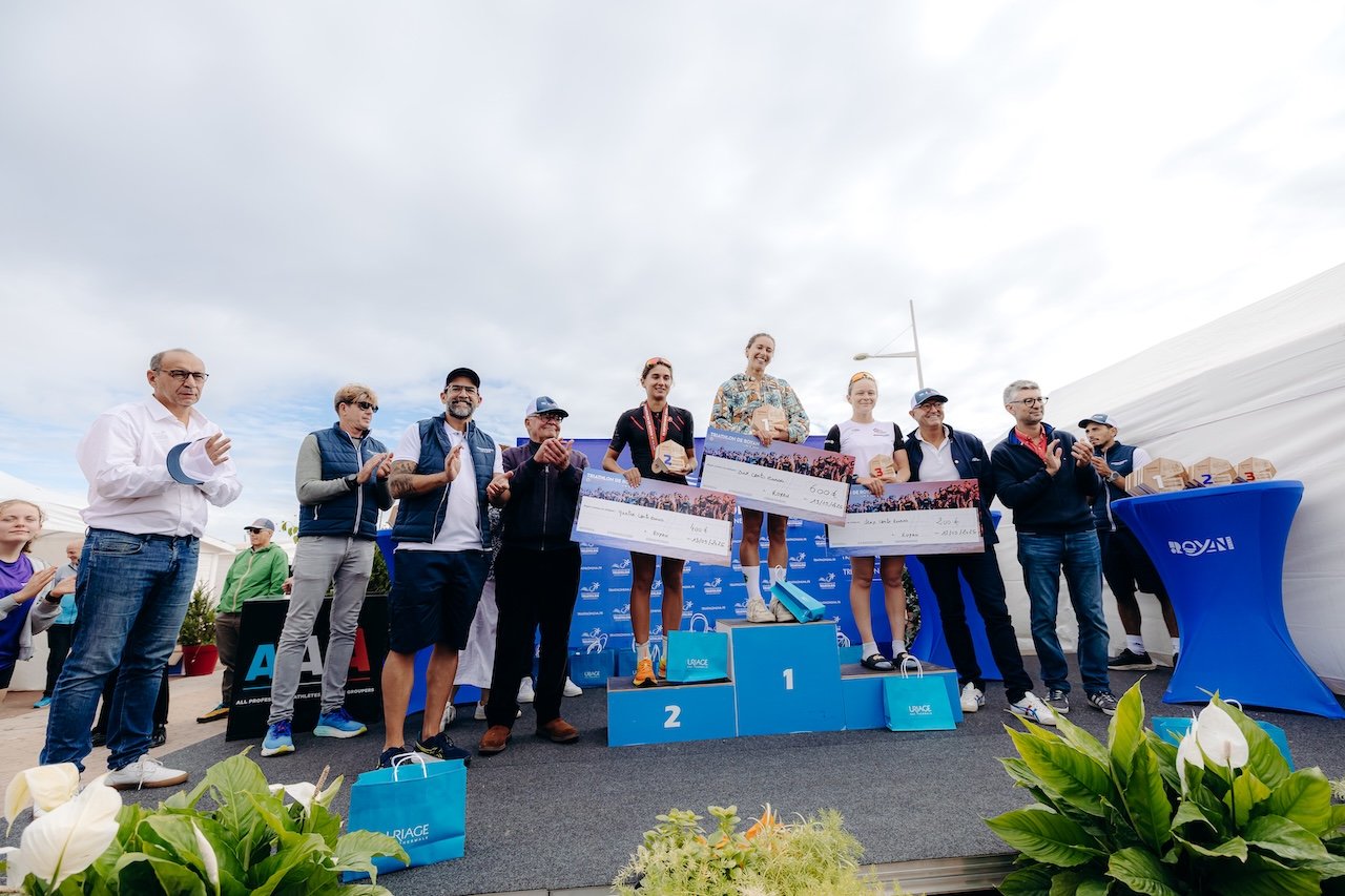 Un athlète du Triathlon de Royan donne tout dans l’effort, porté par l’ambiance unique de la Côte de Beauté.