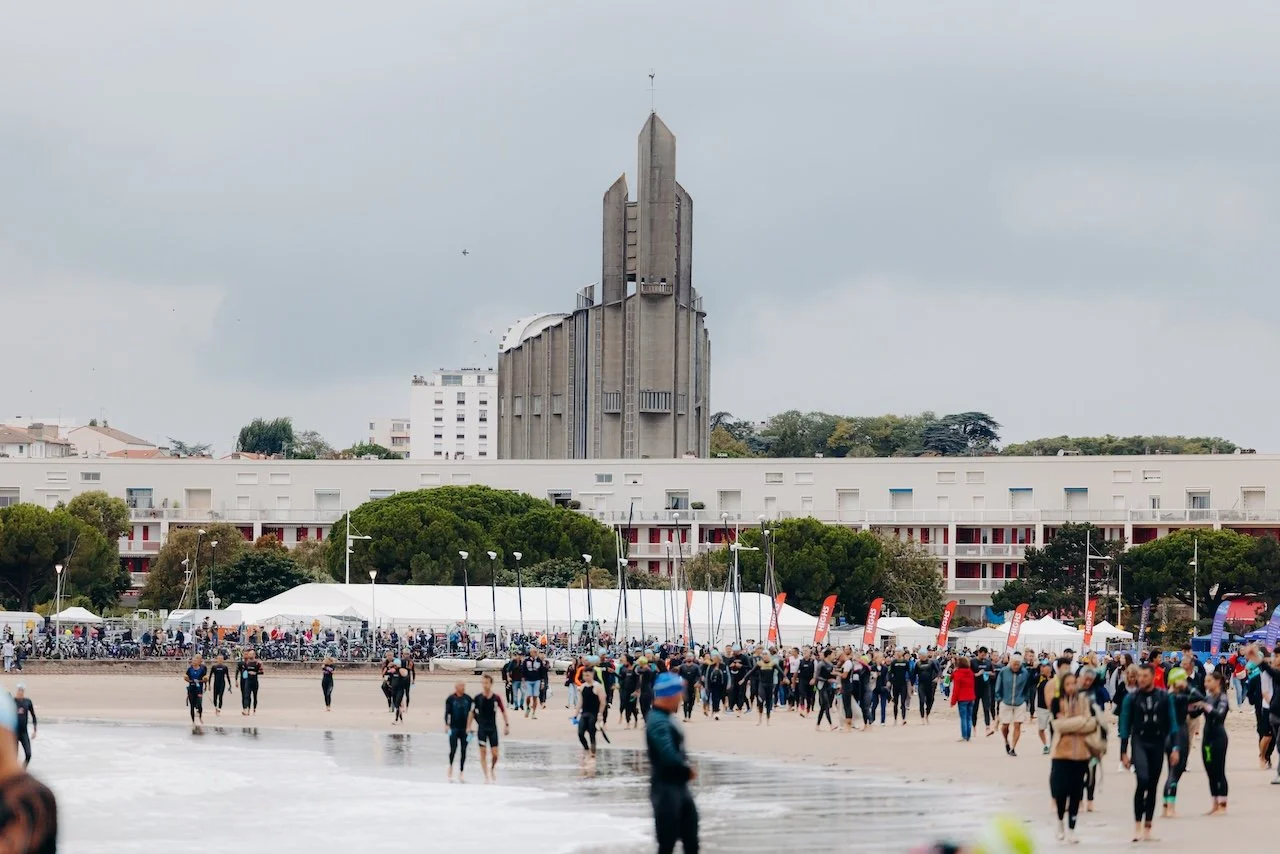 Athlète en plein effort lors du Triathlon de Royan, capturé au cœur de l’action entre intensité, concentration et dépassement de soi.