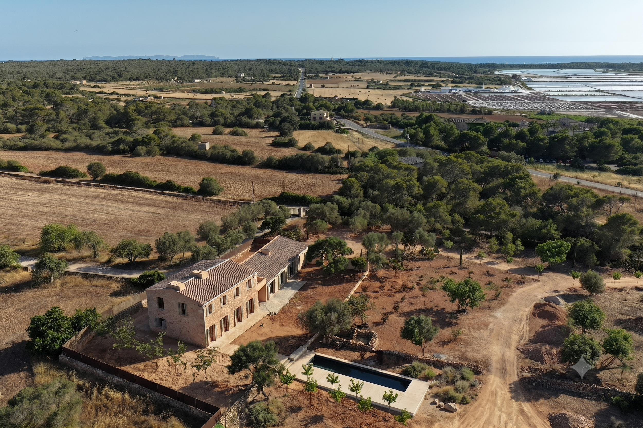 Sa Canoveta – Renovated Mallorcan Country House with Contemporary Design and Open Views to Es Trenc