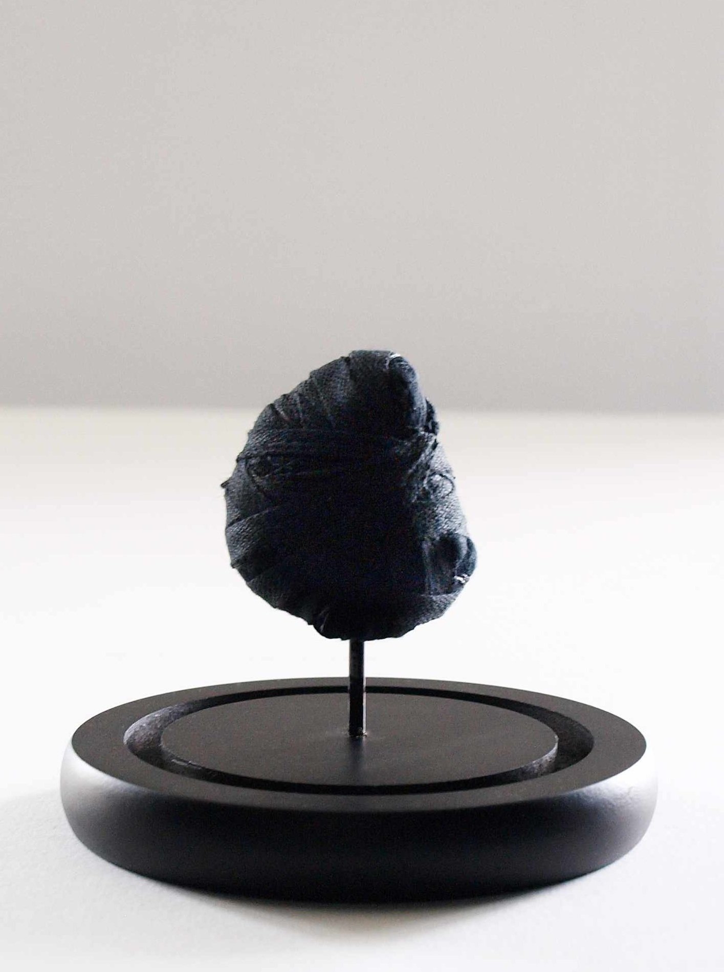 Pull+Yourself+Together+2023+-+glass+-+Kate+McDonnell+%C2%A9+2023+small+05.jpg