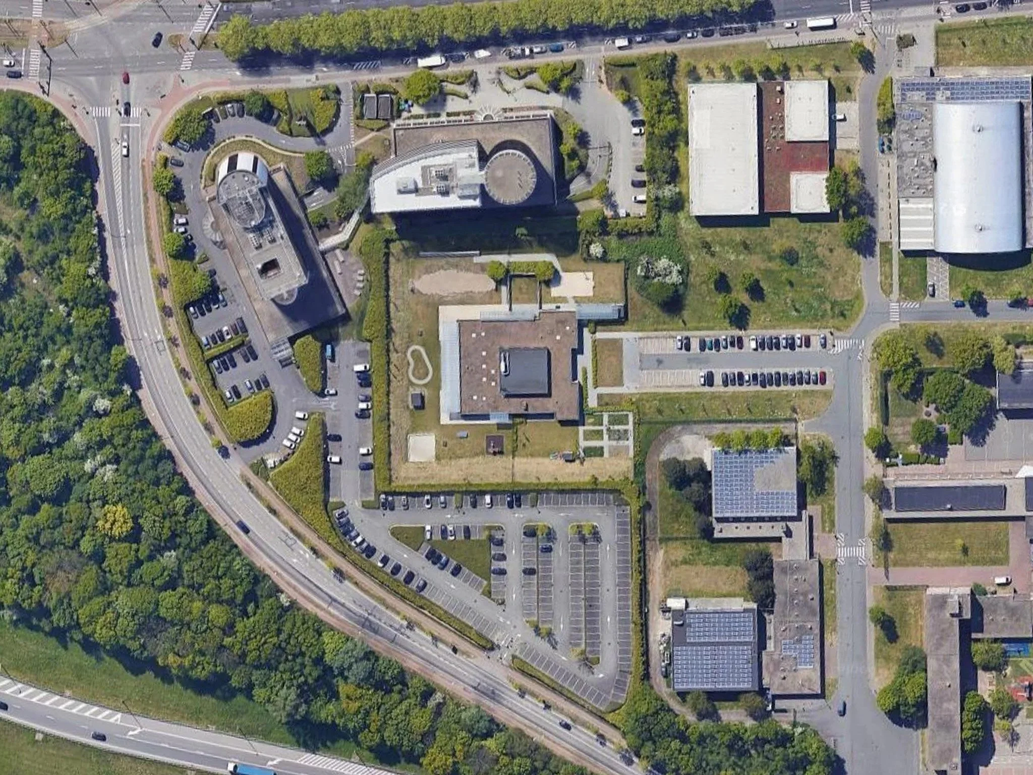 ARJVO+august+leyweg-plannen-luchtfotoKL-2048px-300.jpg
