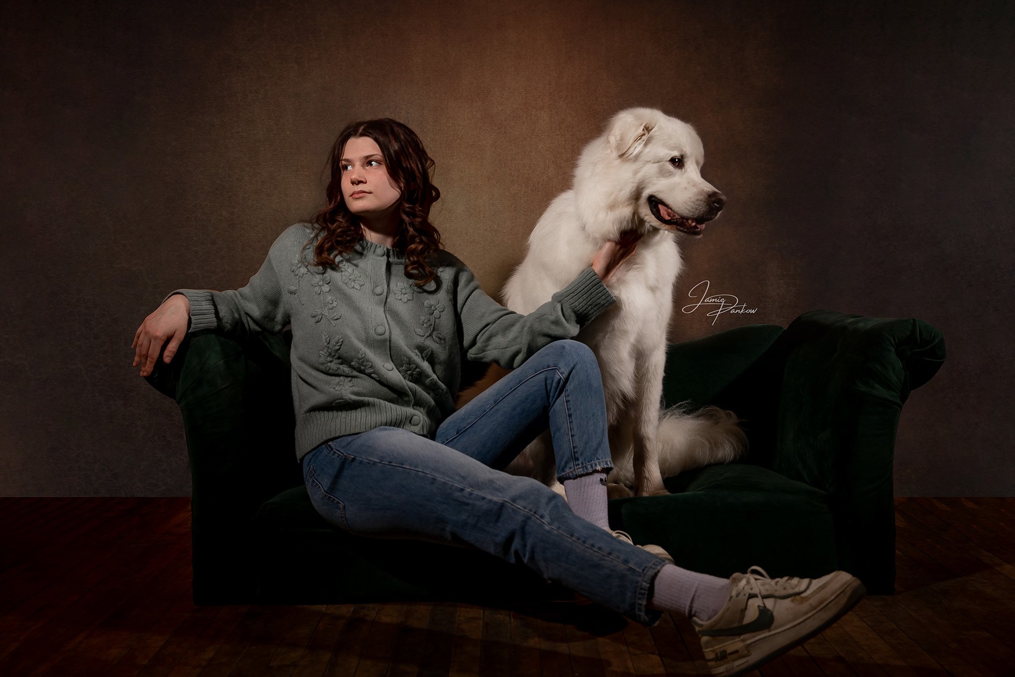 I tried something a little different and now I think it's about to become my entire personality 😍

Would you like a portrait like this with your pet hanging on your wall?

If the answer was yes, send me a DM to get started with your session!
.
.
.
#