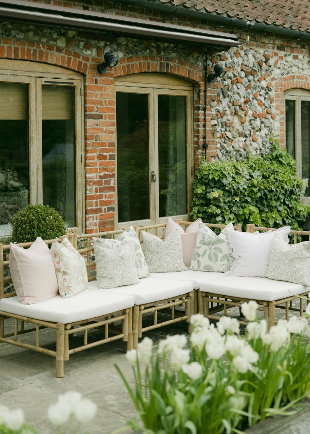 Terrace moments at Georgie and Ralph's beautiful wedding at their family home in Norfolk in May, with our Santorini modular seating.

Planner @katietottenhamevents
Photography @chloelowephotography
Furniture @houseoffurncollection
