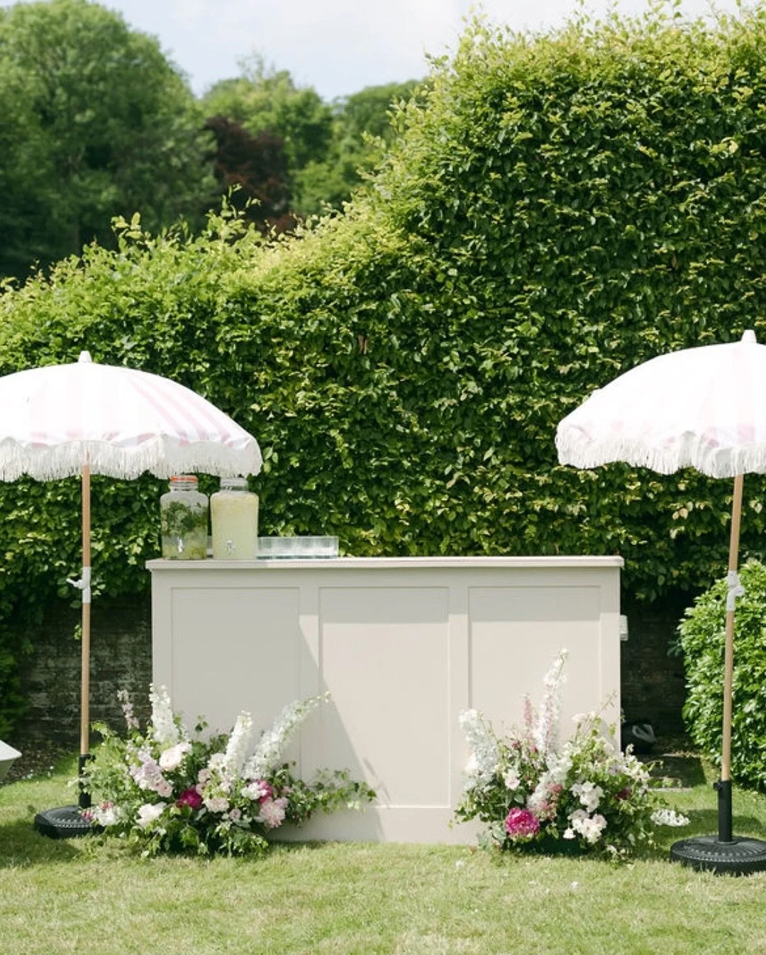 The day after the day before...

When the vows have been made, the dancing&rsquo;s done, and everyone&rsquo;s a little hoarse from singing along&mdash;enter: the Sunday pool party!

A slower pace, a sunnier vibe, and just the right amount of chill to