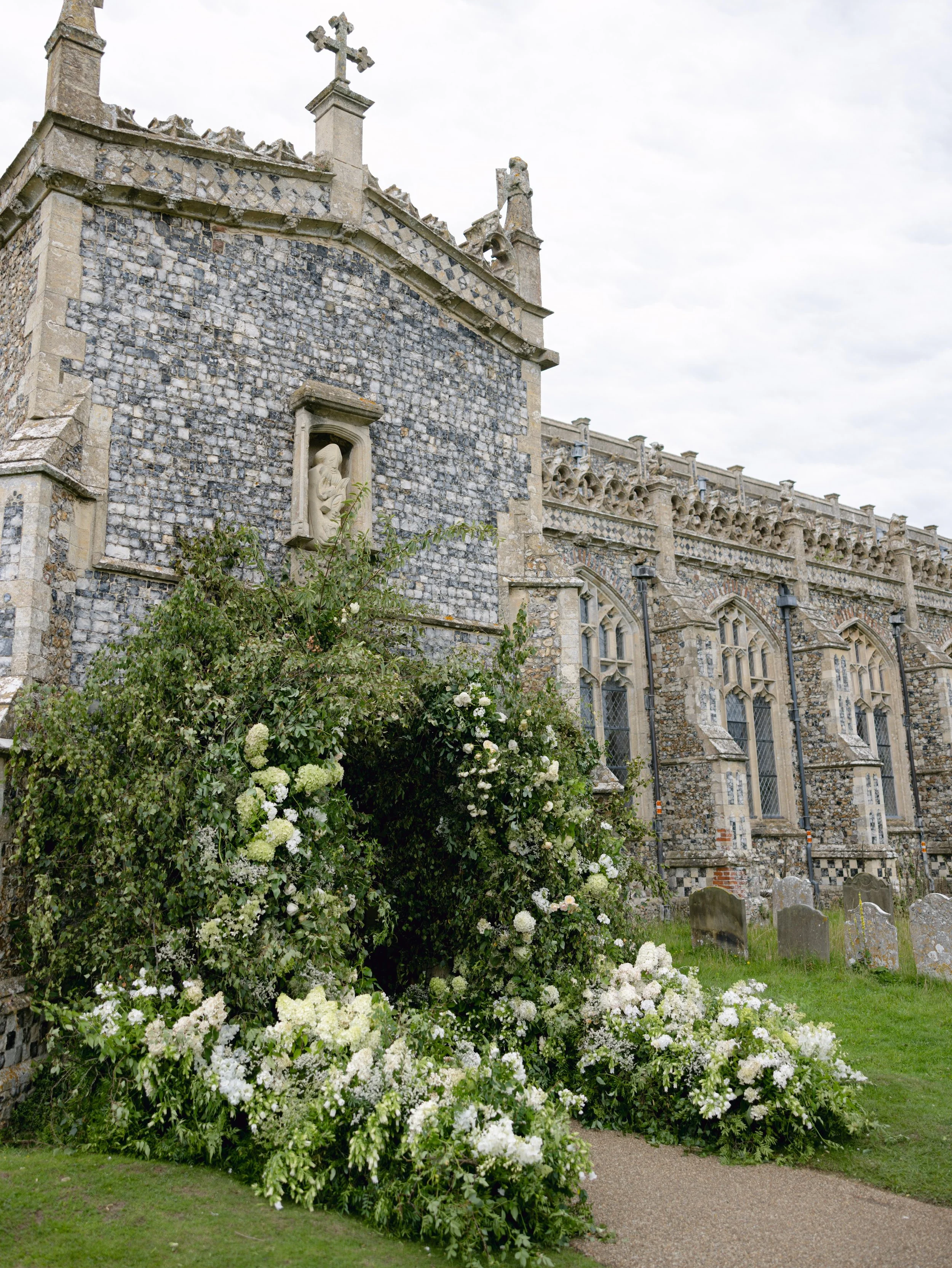sophia-hugh-wedding-hollyclark-320.jpg