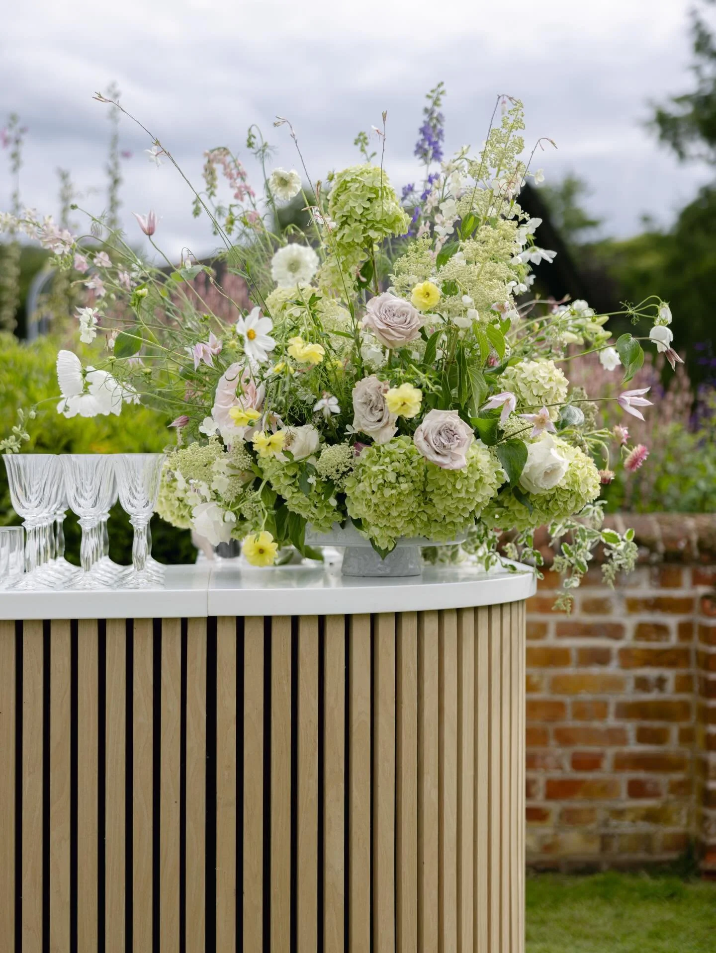 Deliberation shows itself in the quiet details. In the moments where every choice feels intentional and nothing is left to chance. A wedding like this carries a sense of calm confidence, where colours sit comfortably together and each element feels a