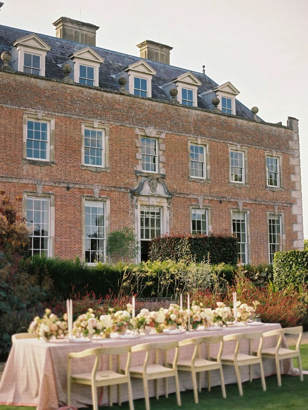 Working with Amy from @attabara is always such a pleasure, the process is calm, collaborative and genuinely enjoyable, with a shared understanding that makes everything flow so naturally. And returning to St Giles House never loses its magic. It&rsqu