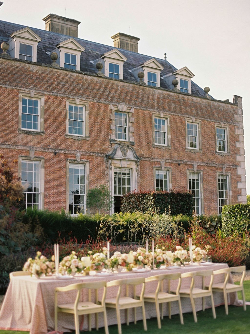 Working with Amy from @attabara is always such a pleasure, the process is calm, collaborative and genuinely enjoyable, with a shared understanding that makes everything flow so naturally. And returning to St Giles House never loses its magic. It&rsqu