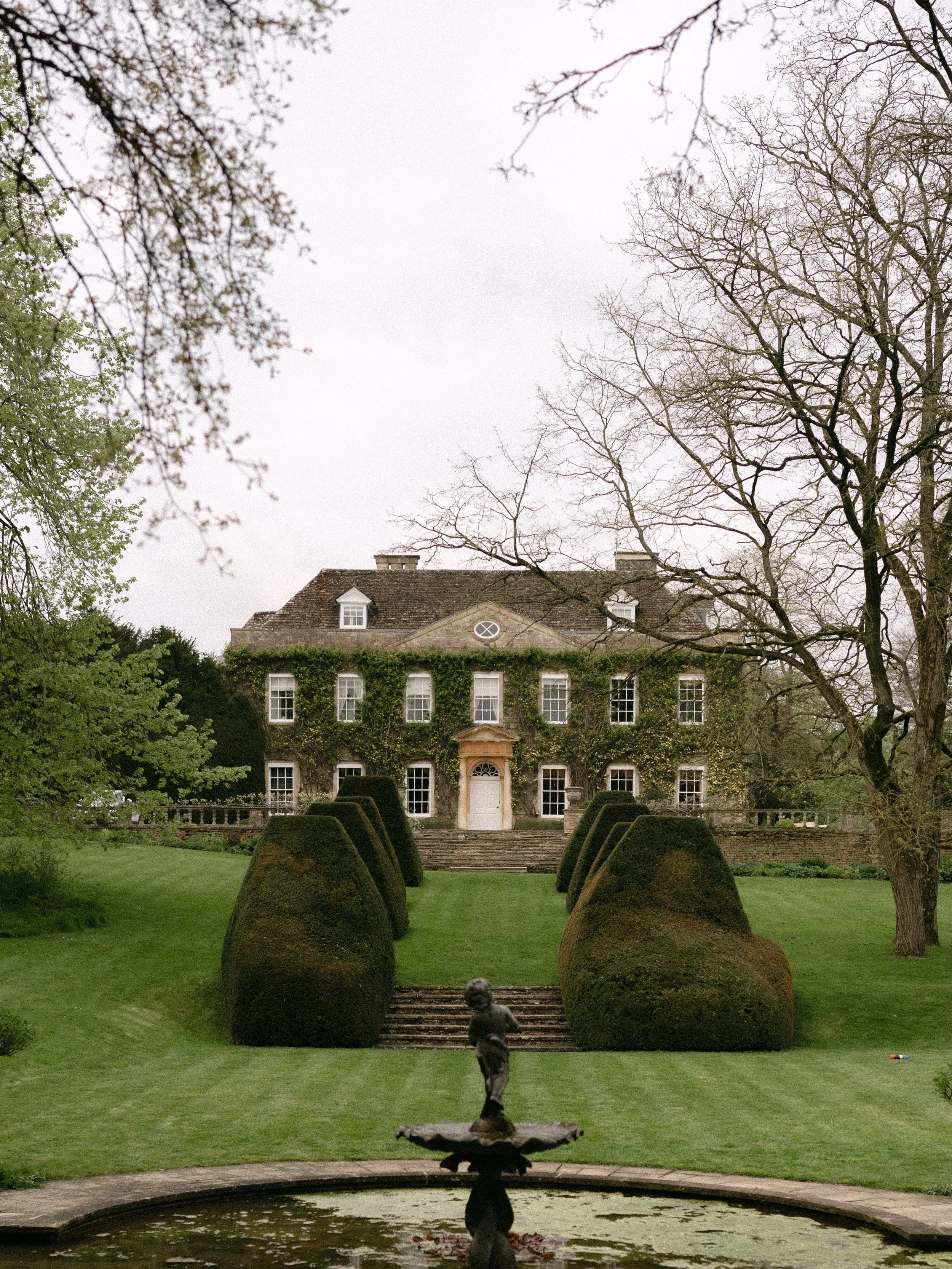 Cornwell Manor 🤍

A venue we always love working at.

Cornwell Manor is one of those places that gives creatives so much to work with- offering planners and designers the freedom to create something that feels completely personal for each client. 

