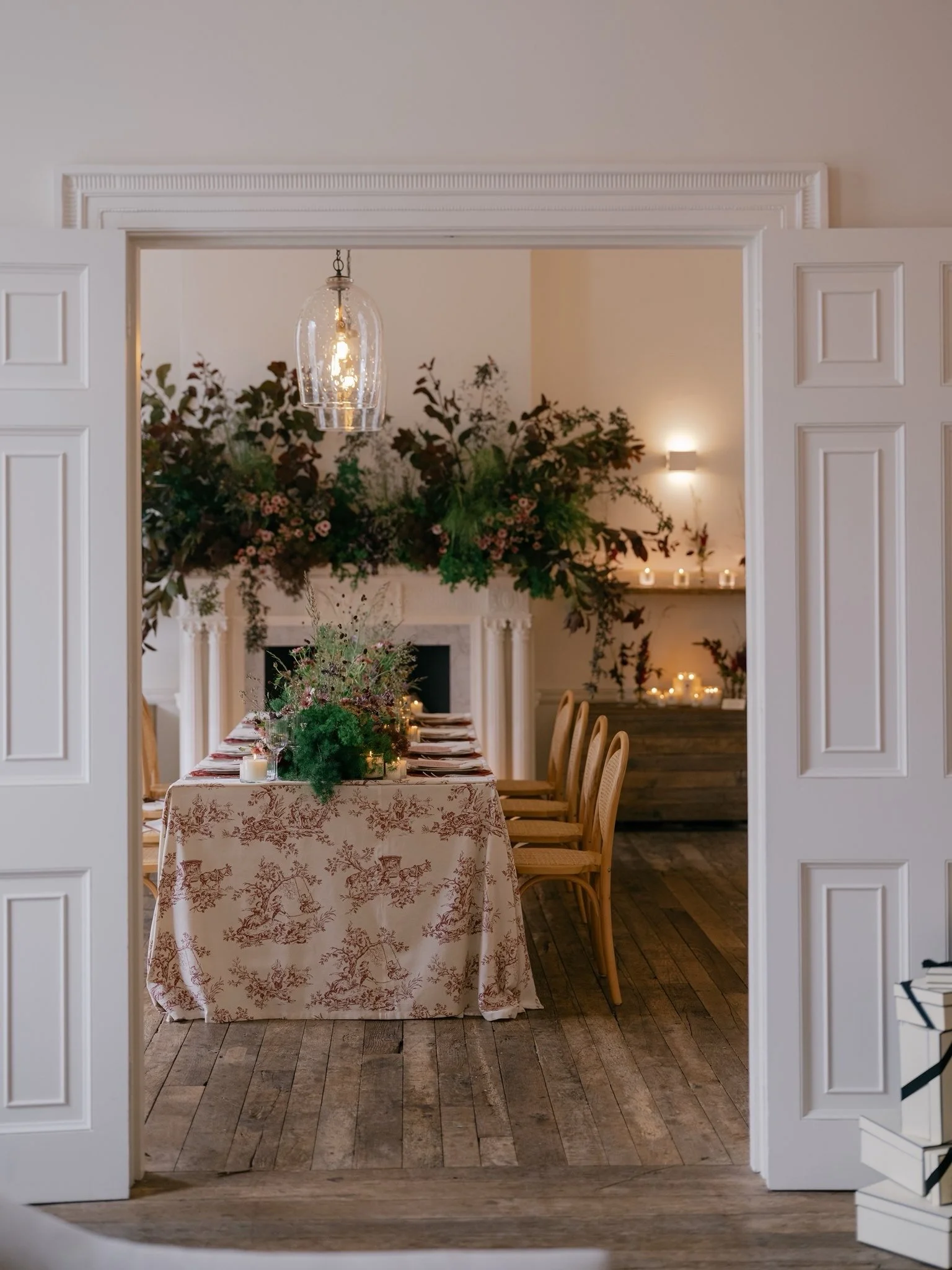 A few weeks ago we had the pleasure of collaborating with @gigandolive_ &amp; @jomalonelondone to furnish this mid-season event at the beautiful London townhouse of @jomalonelondon to explore the role of fragrance at weddings. 

Working with the wond