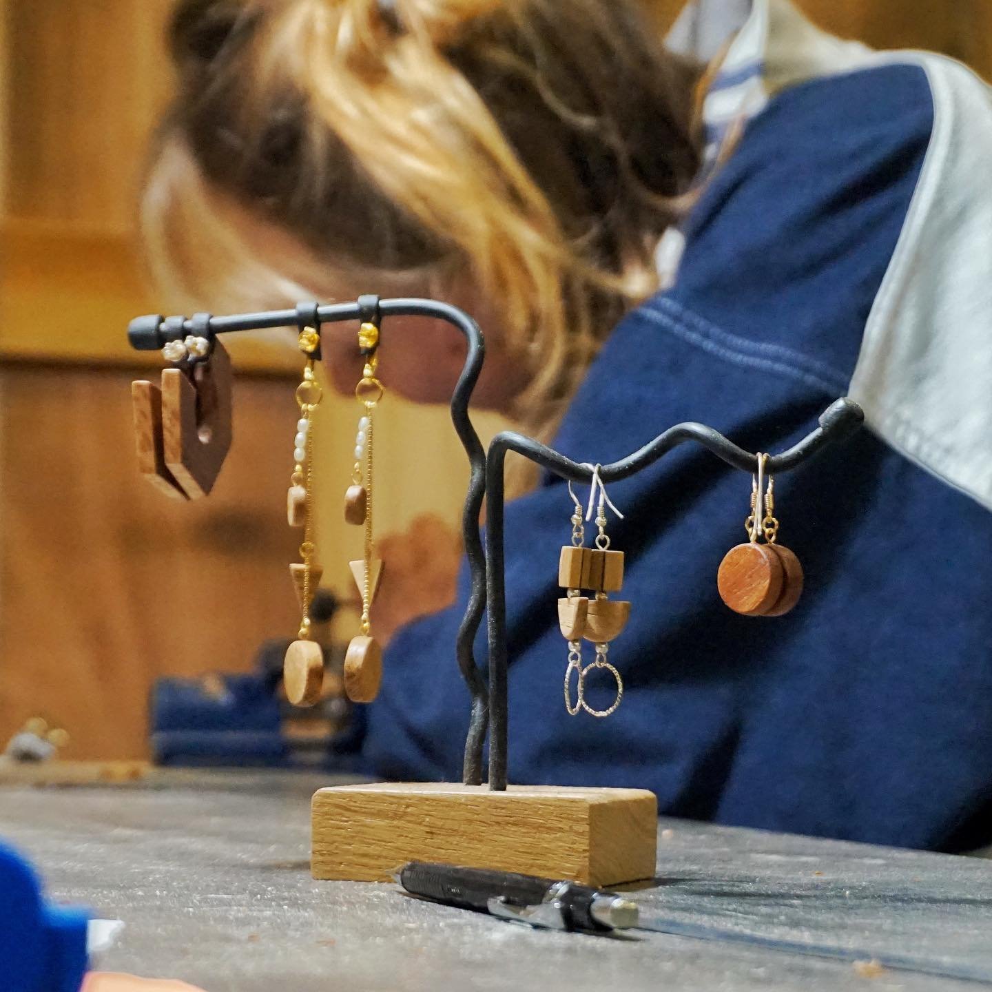 📸 Merci @maxangeloh pour la photo ! 🙃

#DaikuNoKi #creationartisanale #bijouxbois #creationbois