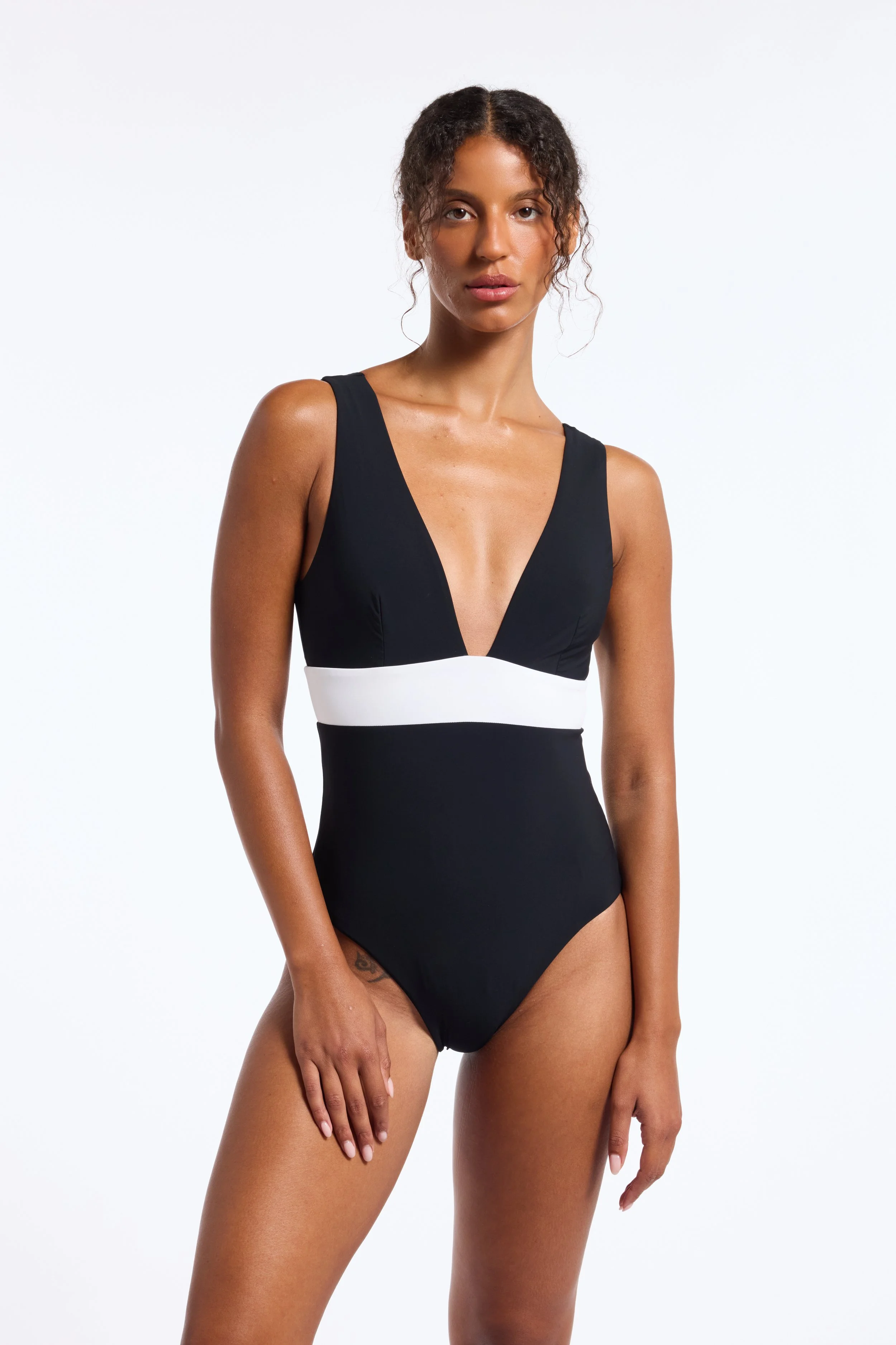 J11650-Black_818 2.jpg