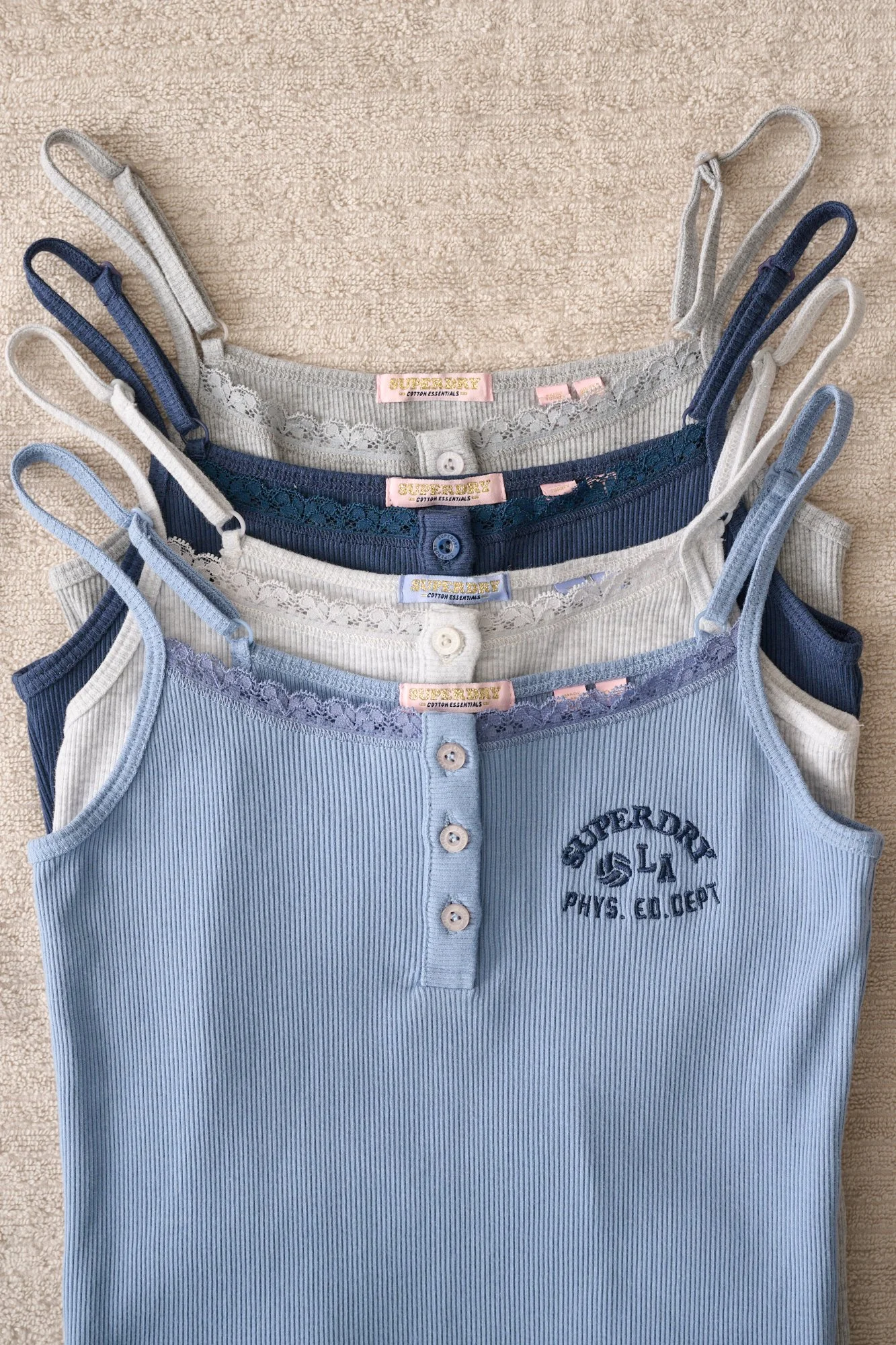 BM253 SS24_ATHLETICS ESSENTIALS_STILL LIFE4337.jpg