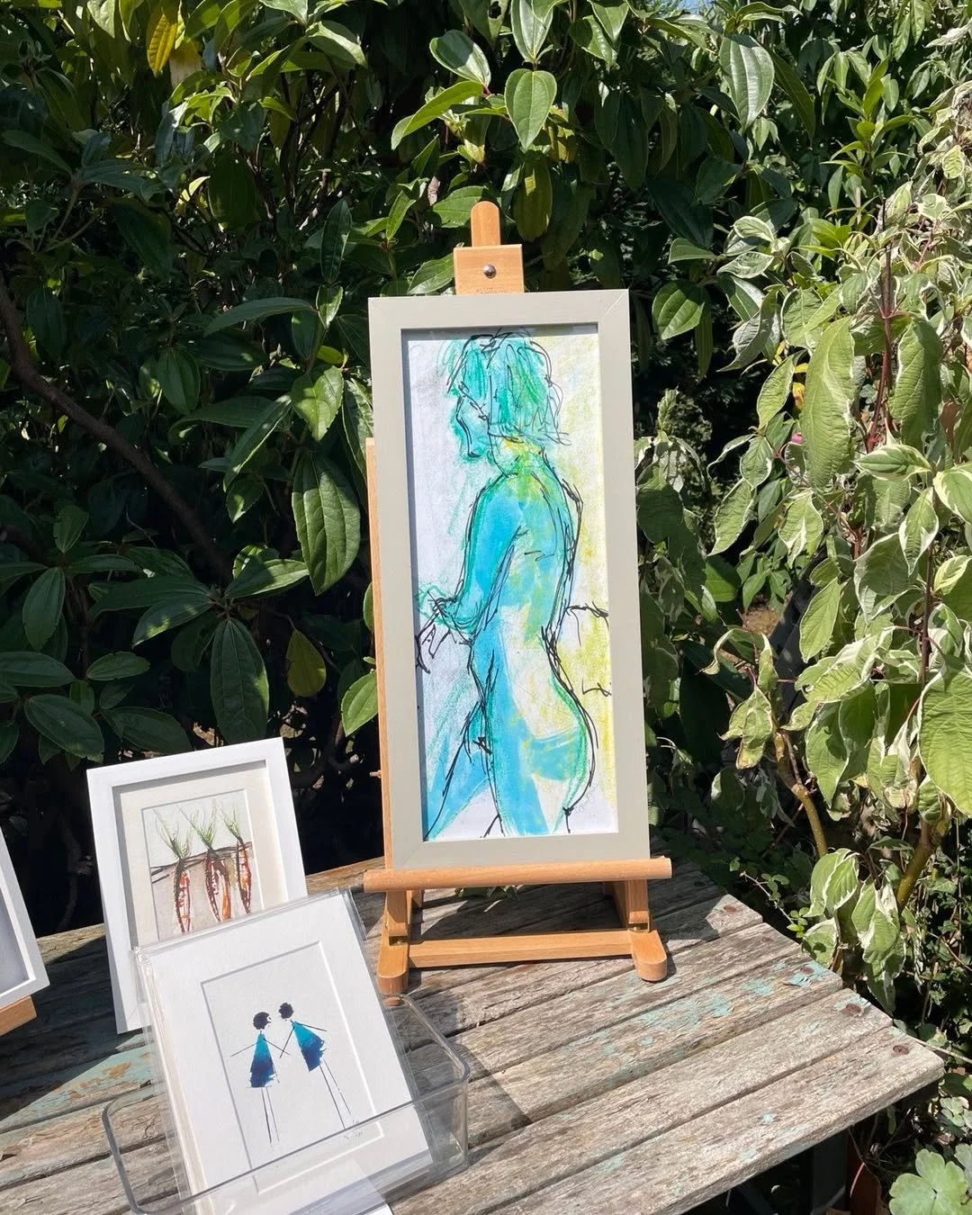 Come and cool off in the shady garden and enjoy ART.  Cool off feet in paddling pool!  Eat tea and cake! Chat!  Ask questions!  All dogs welcome on lead- biccies and a cool drink available!  @lesleybrankin and myself are looking forward to meeting yo