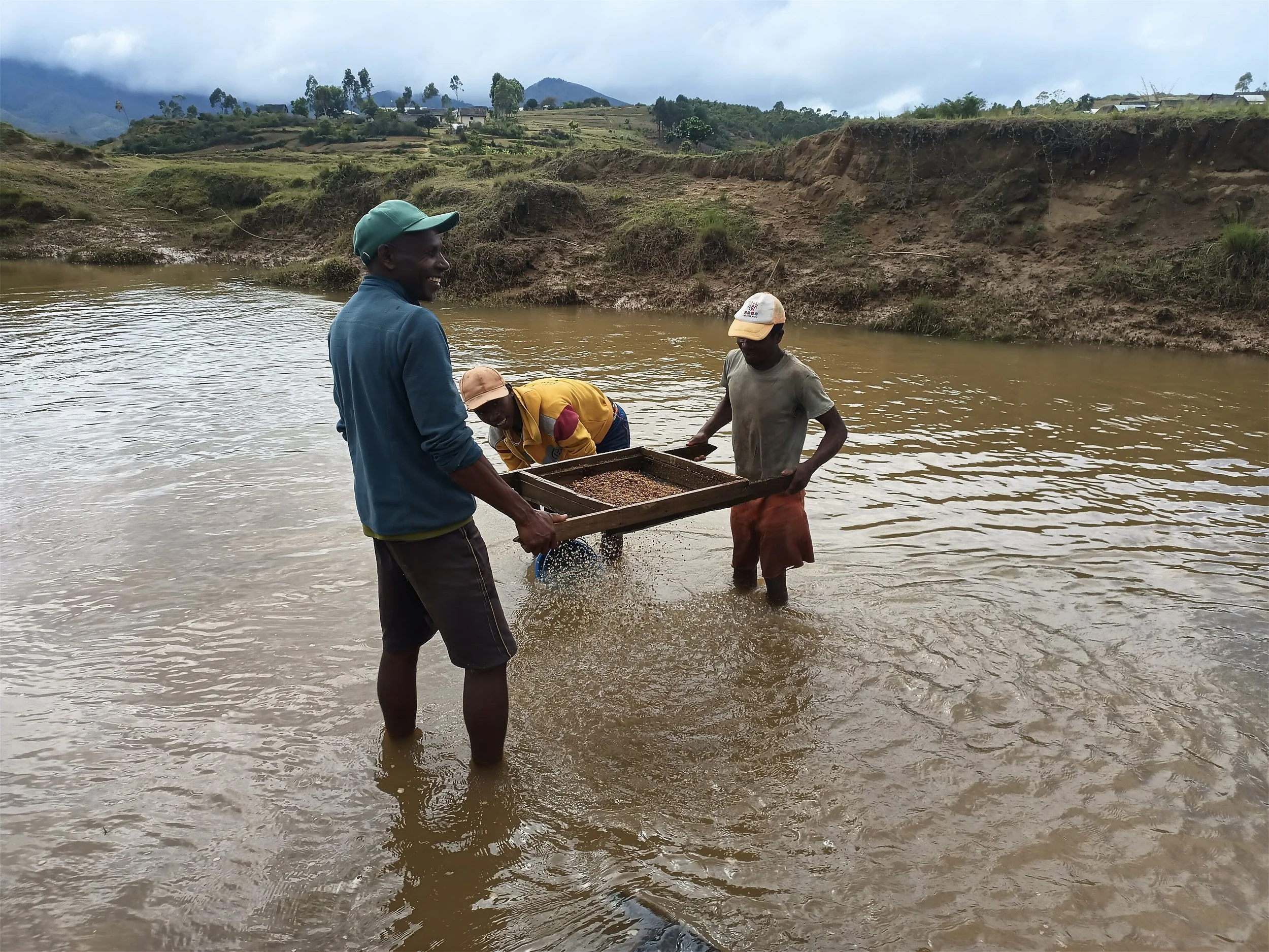 Gravel collection and selection for water filtering around the PVC pipes