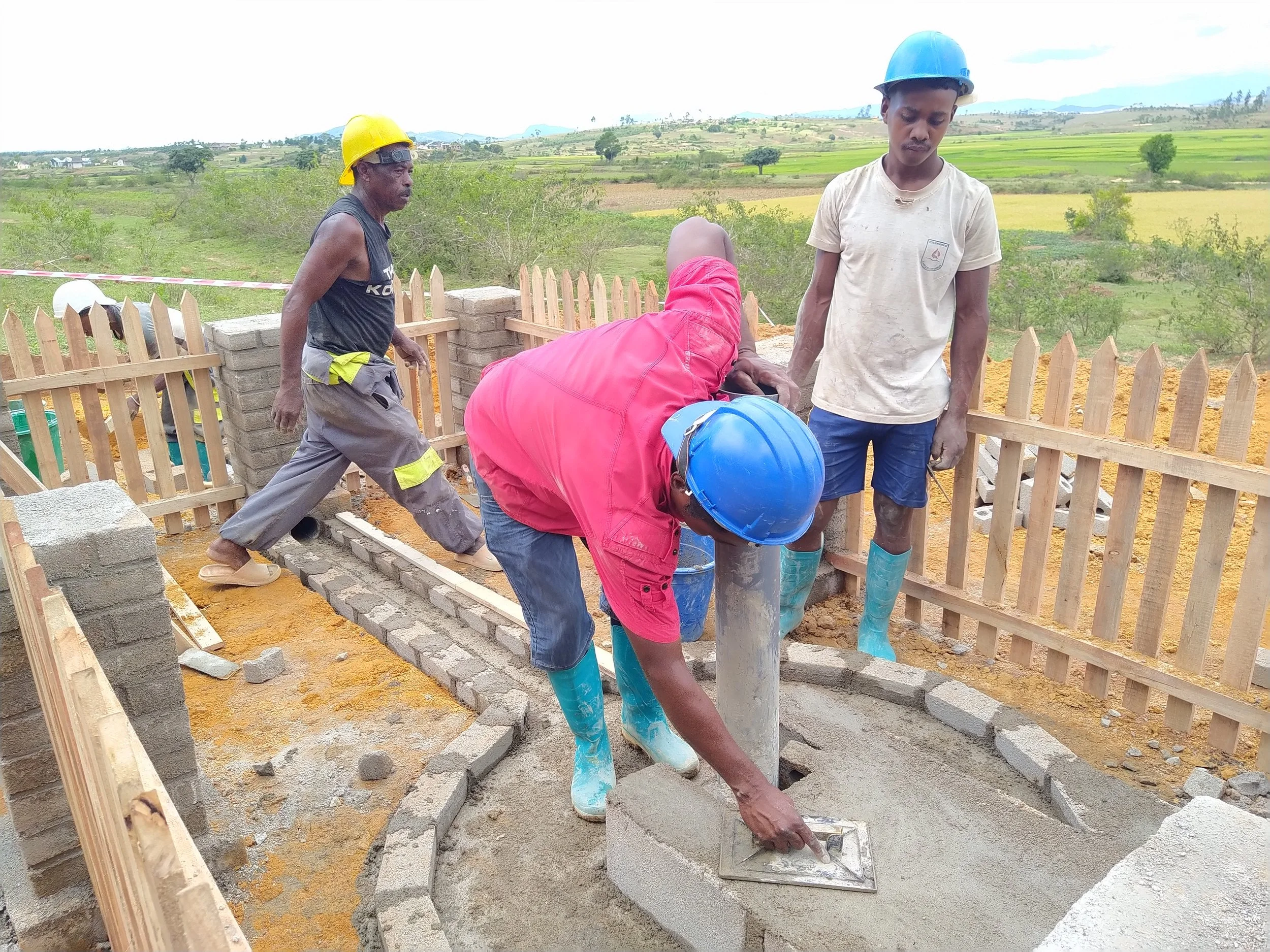 Constructing the sanitary apron around the canzee-pump