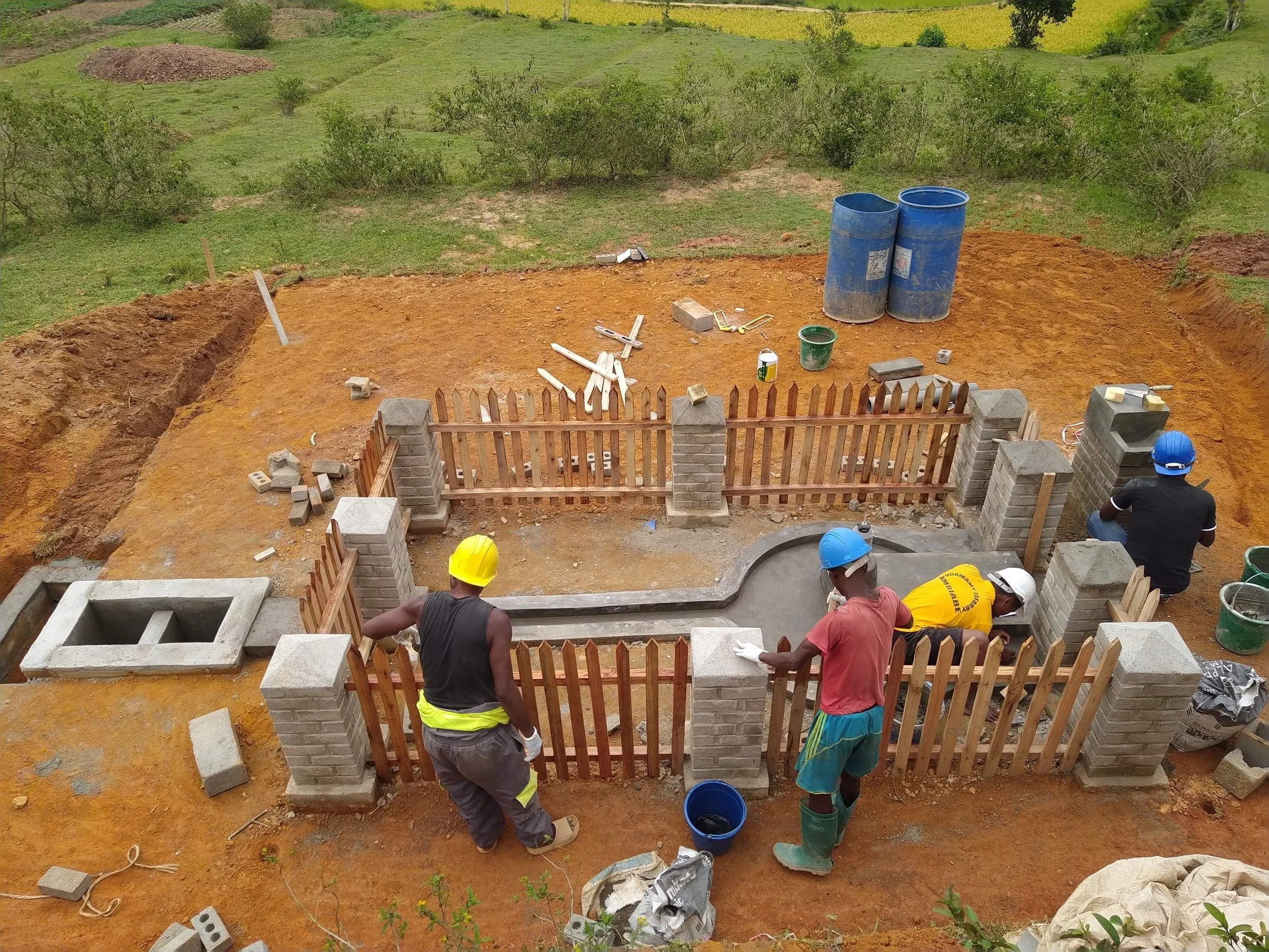 We think that fence could use some colour