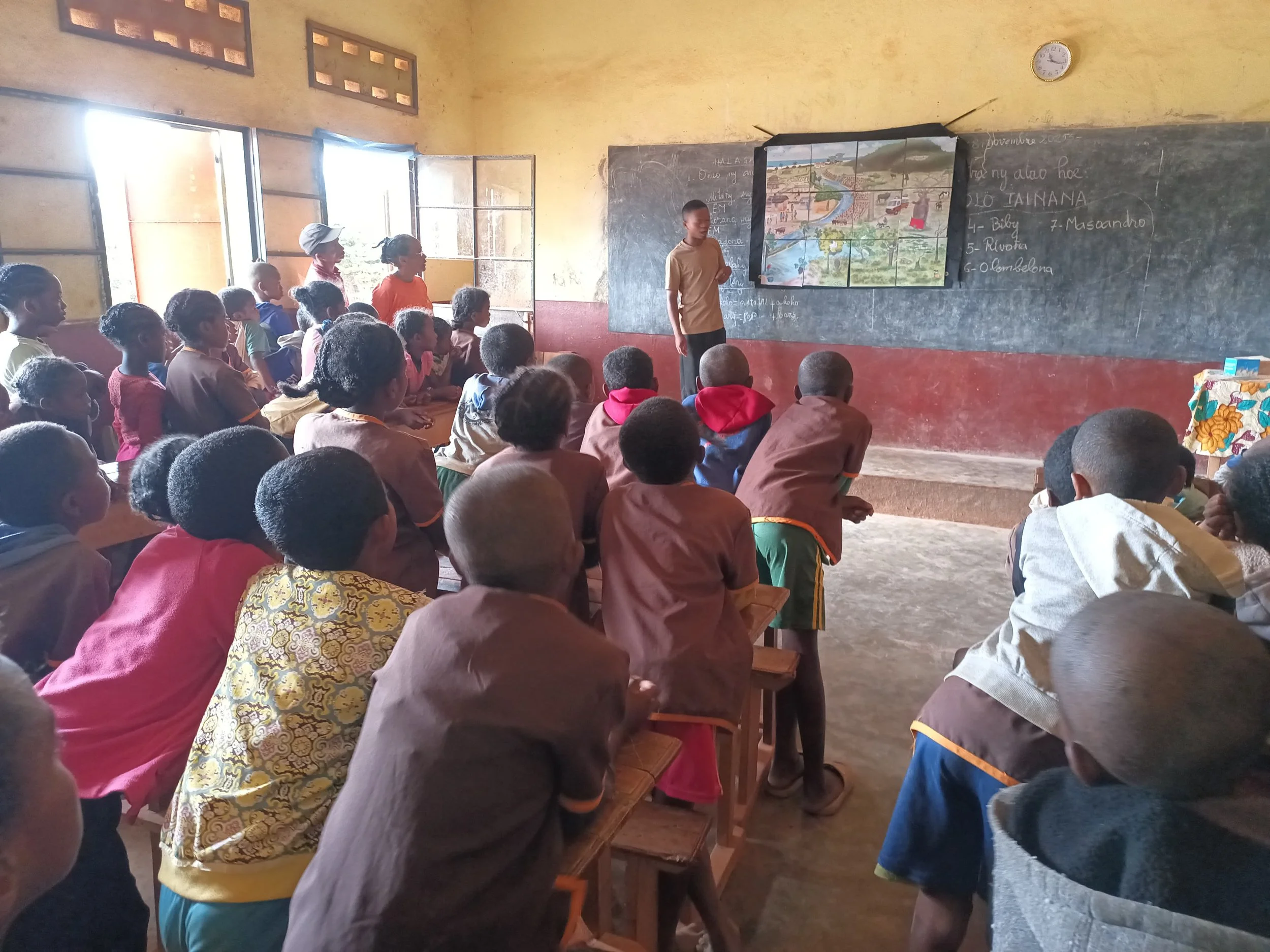 Environmental learning with the Mad'Ere Kit at EPP Sahamaina