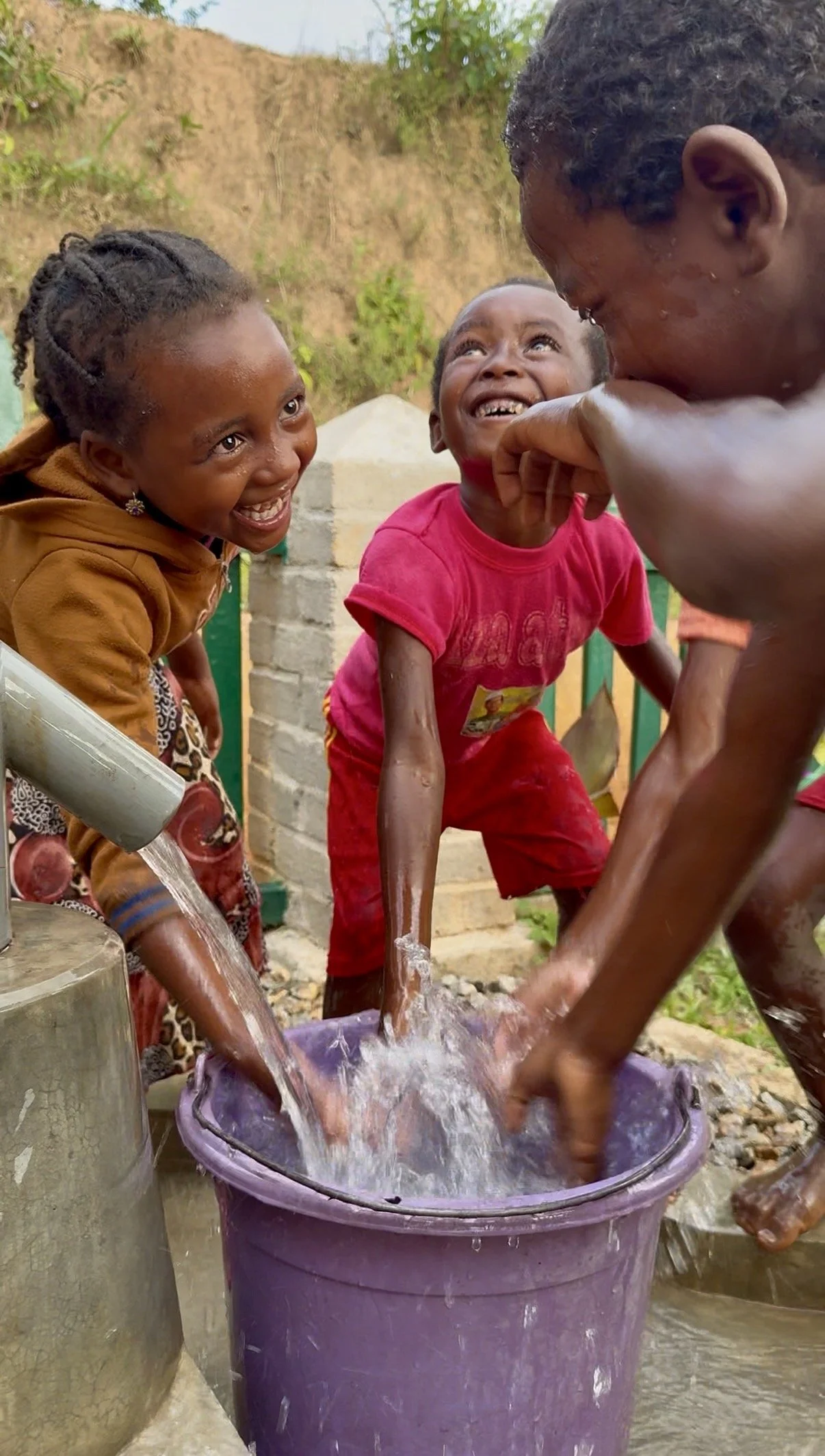 Clean water flowing from the first Beyond Water borehole in Tolongoa Nord