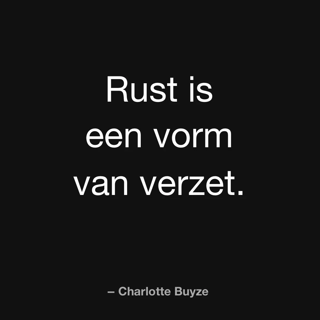 Haar stilte is geen toeval. 

#WatBlijft #Boek2026 #Resonantie #Literatuur #Thriller