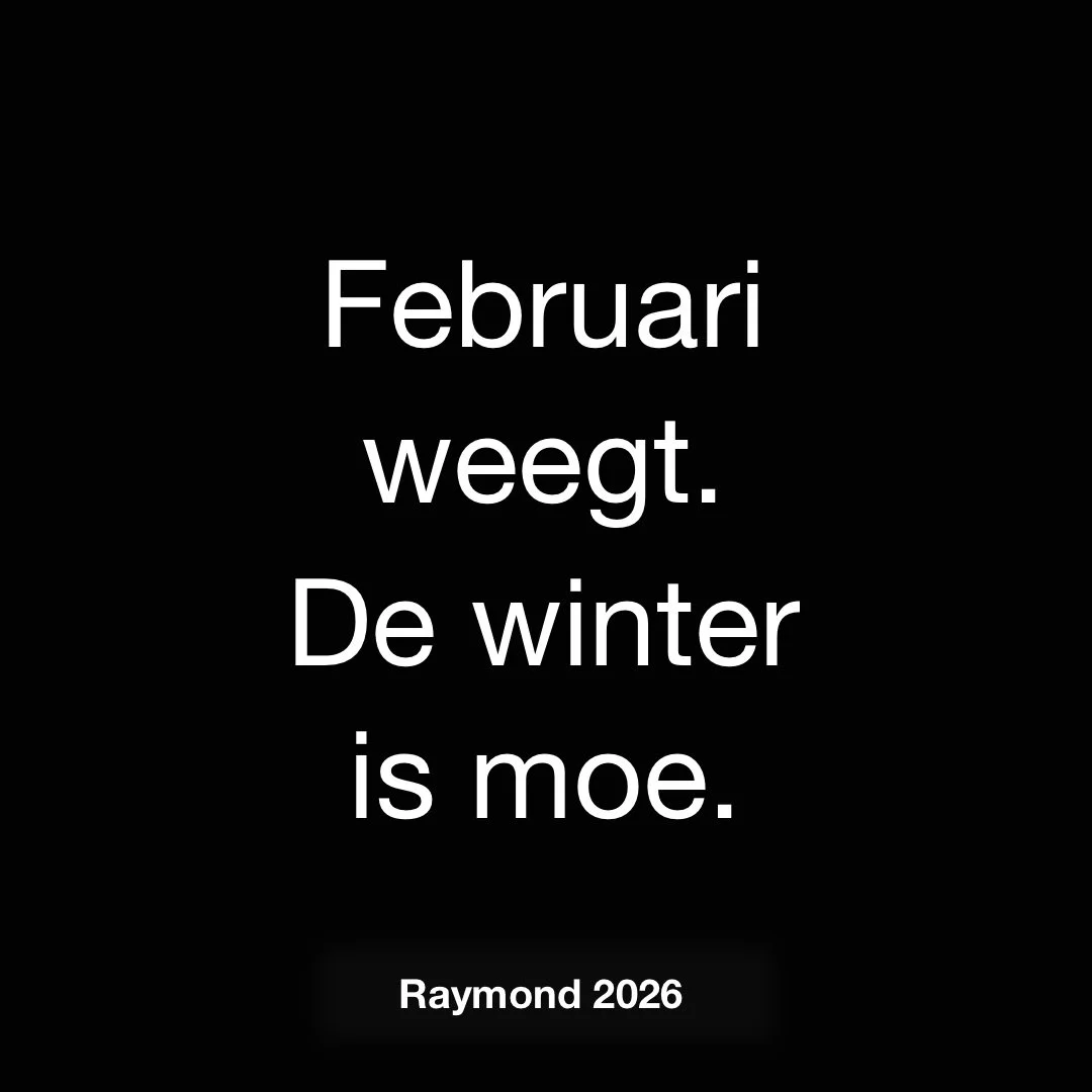 Februari weegt.

De winter hangt laag boven de dagen. Alles gaat trager. Ook ik.

De lente lijkt nog ver, maar het licht schuift ongemerkt op. Elke avond een paar minuten meer. Onzichtbaar bijna, maar onomkeerbaar.

Misschien verandert niet alles teg