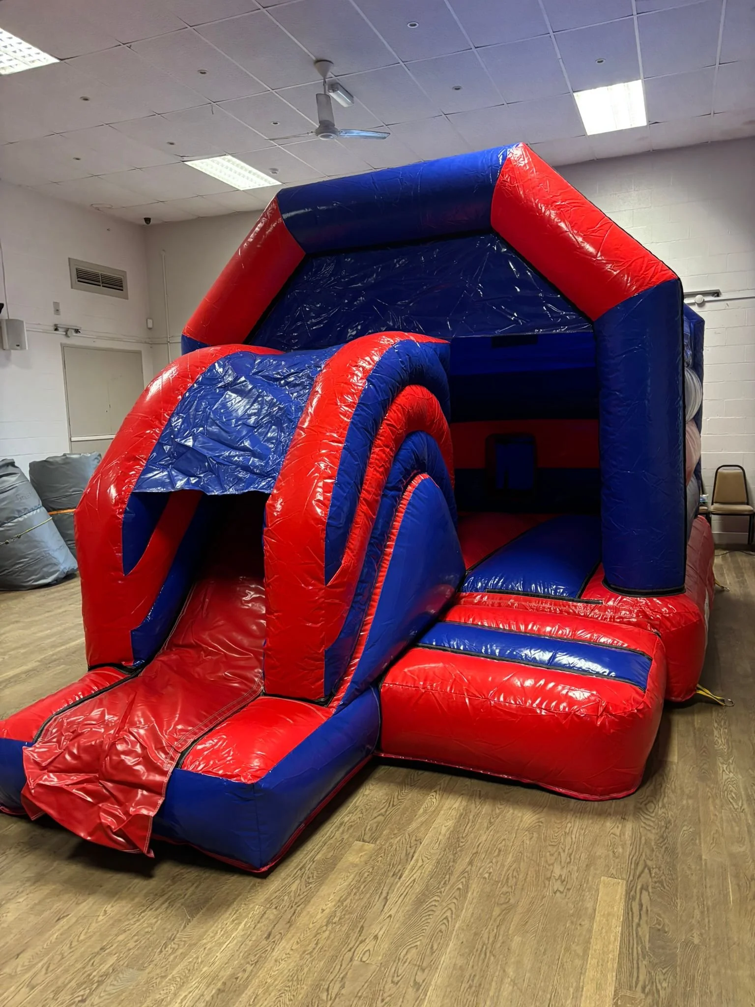 Red & Blue Deluxe With Slide (12ft x 18ft)
