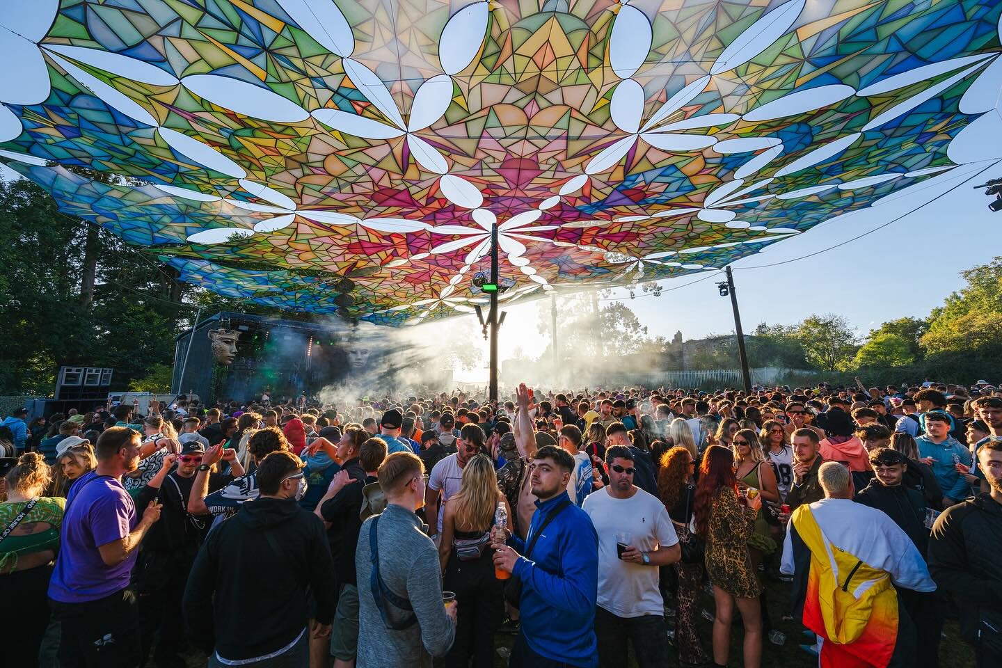 With the UK under the blanket of the storm, we look back on warmer and sunnier times amongst the trees. 

Everyone stay safe this weekend 🙏🌲

#ukfestivalseason #intothewoods