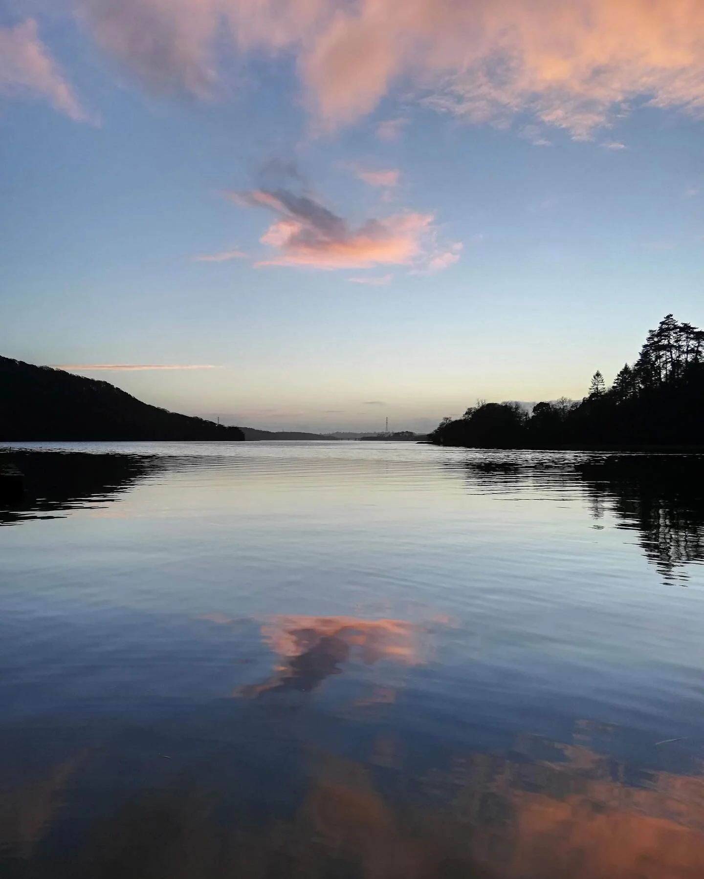 It is beautiful here! Thanks for bearing with us whilst we develop a new website with booking system. For now, if you would like to hire the barn for a day or for a few days break please drop us a message.
#lopwelldam #dartmoor #southwestisbest