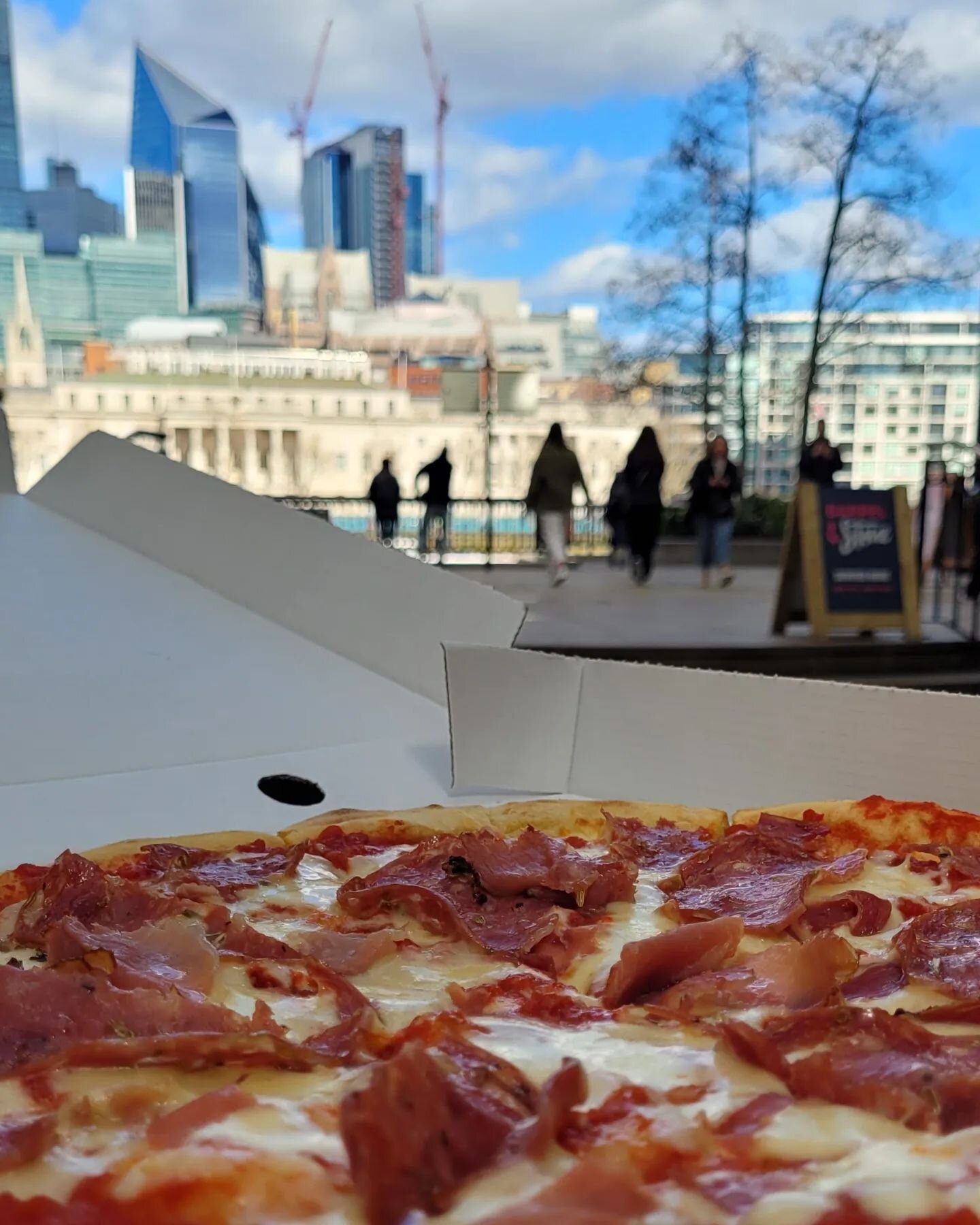 V I E W S 👀🍕 Pizza kitchen open til 9pm every day here at Hays on the River 👌

Join us for great drinks, street food &amp; and river views! Booking link in bio

Walk-ins are also welcome