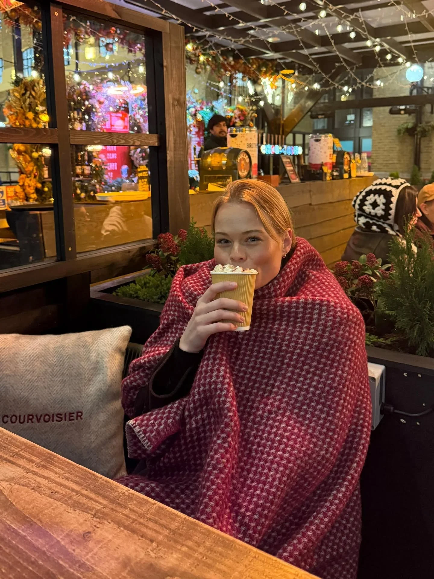 We are a heated venue but if you're still feeling chilly, just ask a member of staff for one of our blankets ✨️🫂

#keepcosy #staywarm #haysontheriver #haysgalleria #londonbridge #londonbar