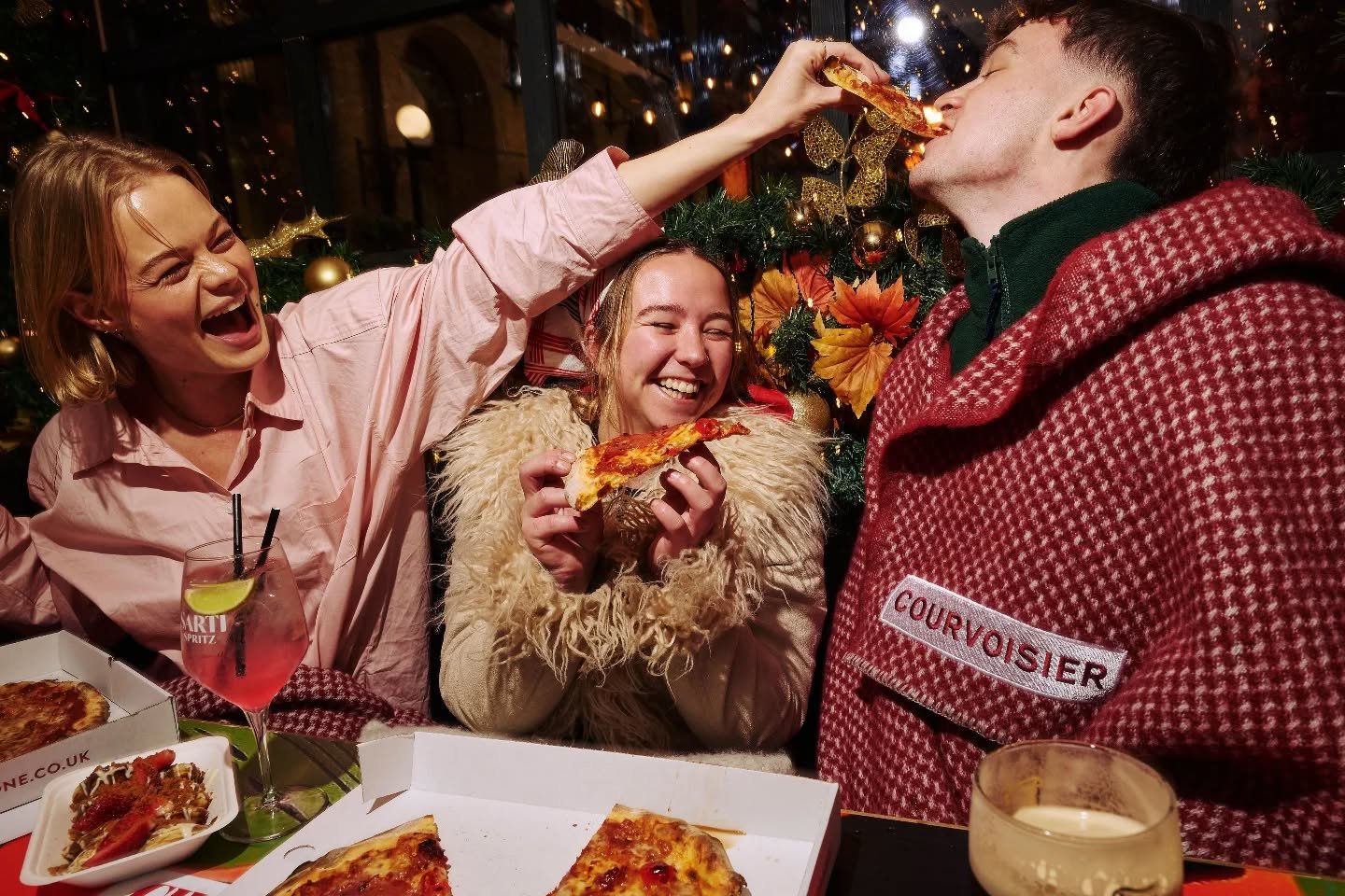 Don't forget we're only closed on Christmas Day this December! Otherwise we are open MON - WED 12PM 10PM / THURS- SUN 11AM 10PM for the rest of 2025 🍾✨️

#londonnights #haysgalleria #londonparty #whatsonlondon #londonlife