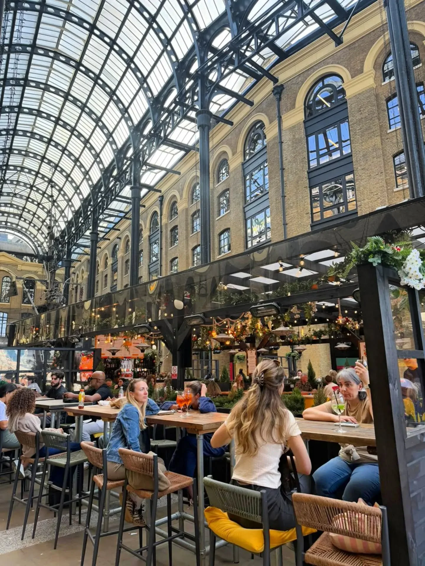 Saturdays were made for long catch-ups, good drinks, and that easy city buzz at Hay's Galleria 🍹✨

#saturdayvibes #londonlife #foryou #london #cocktails