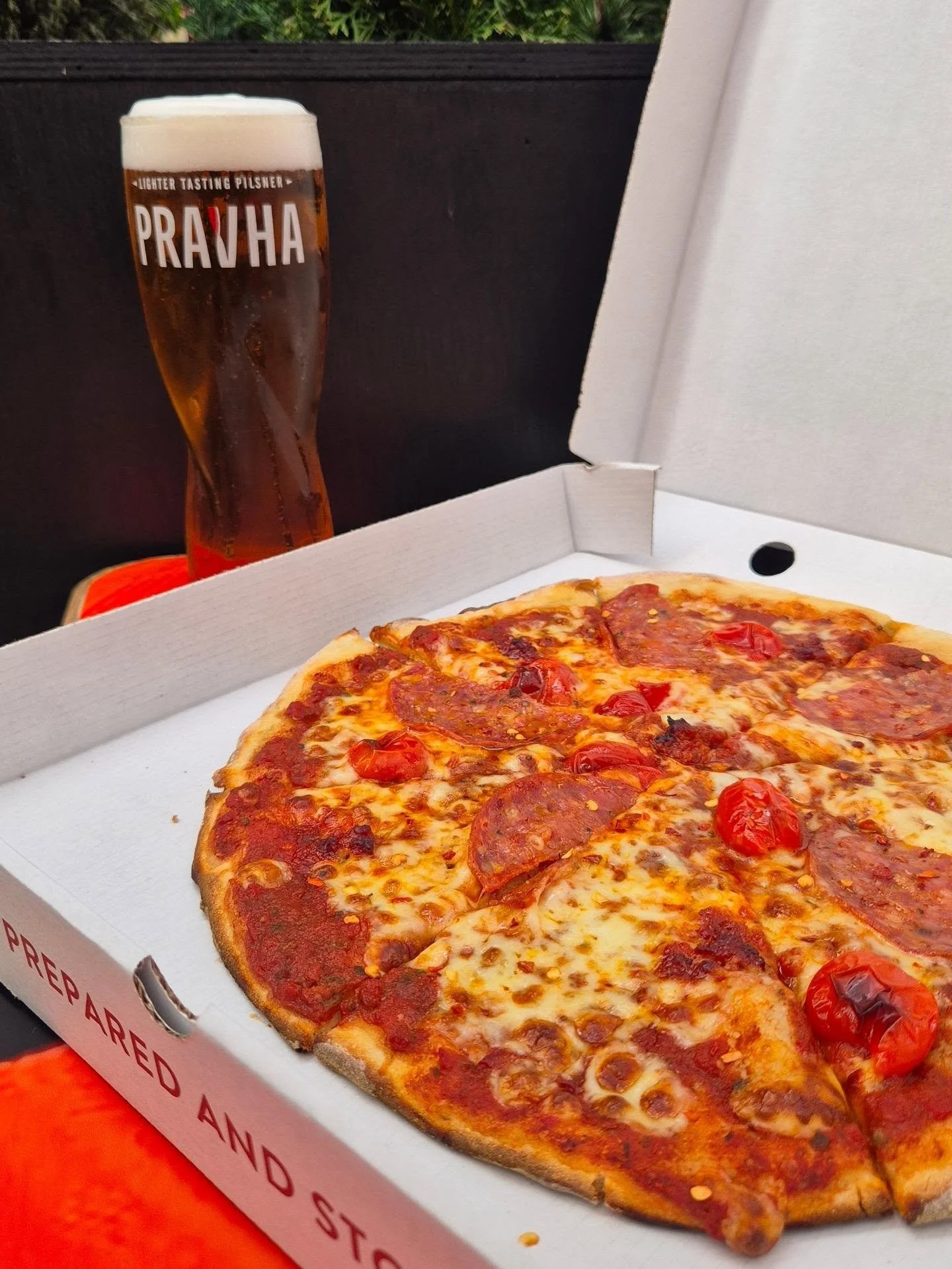 Freshly baked pizza paired with a cold paint of Pravha for just &pound;18.99 🍕🍺

Your weekday plans just got sorted. Get this deal 12-8pm Monday to Friday 🤤

#londonbars #pizzandpint #haysgalleria #afterworkdrinks #londonfoodie