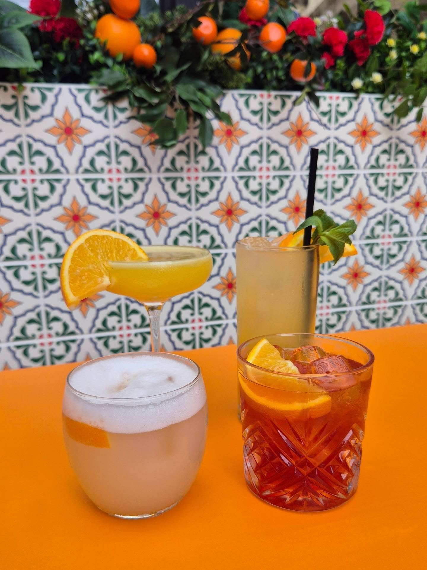 Four ice-cold Tanqueray Sevilla cocktails to go perfectly with this weather ☀️🍊 Alfresco vibes done properly 🍊☀️ Heatwave season calls for citrus spritzes, good company, and drinks that hit just right.

#tanqueraysevilla #londonheatwave #alfrescovi