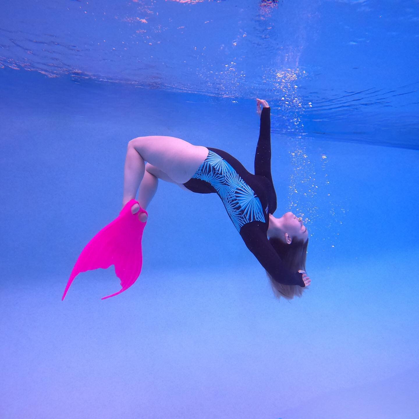 Introduction post! My name is Starr, and I started CMDC at the very end of last year as an extension of my other company, @thelemonademermaid 🧜🏼&zwj;♀️ I caught the diving bug a couple years ago when I took a PFI freediving course, and I started lo