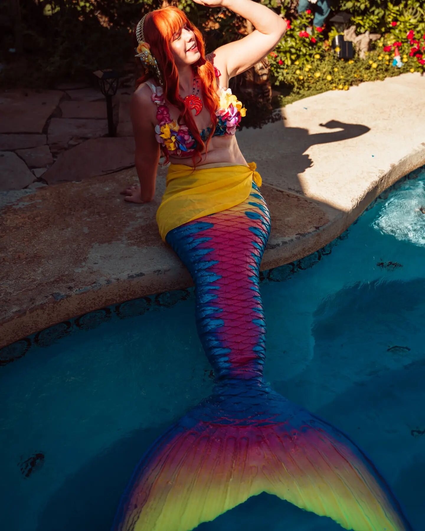 A little mermaid magic for you on this #splashsaturday! 

If you want to see the land version of this look check out @moonglowcosplay.

Thanks again @azphotomeetups for hosting! 

📸: @billy.taylor.visuals
Tail: @mertailor

#mermaid #mermaidtail
#mer