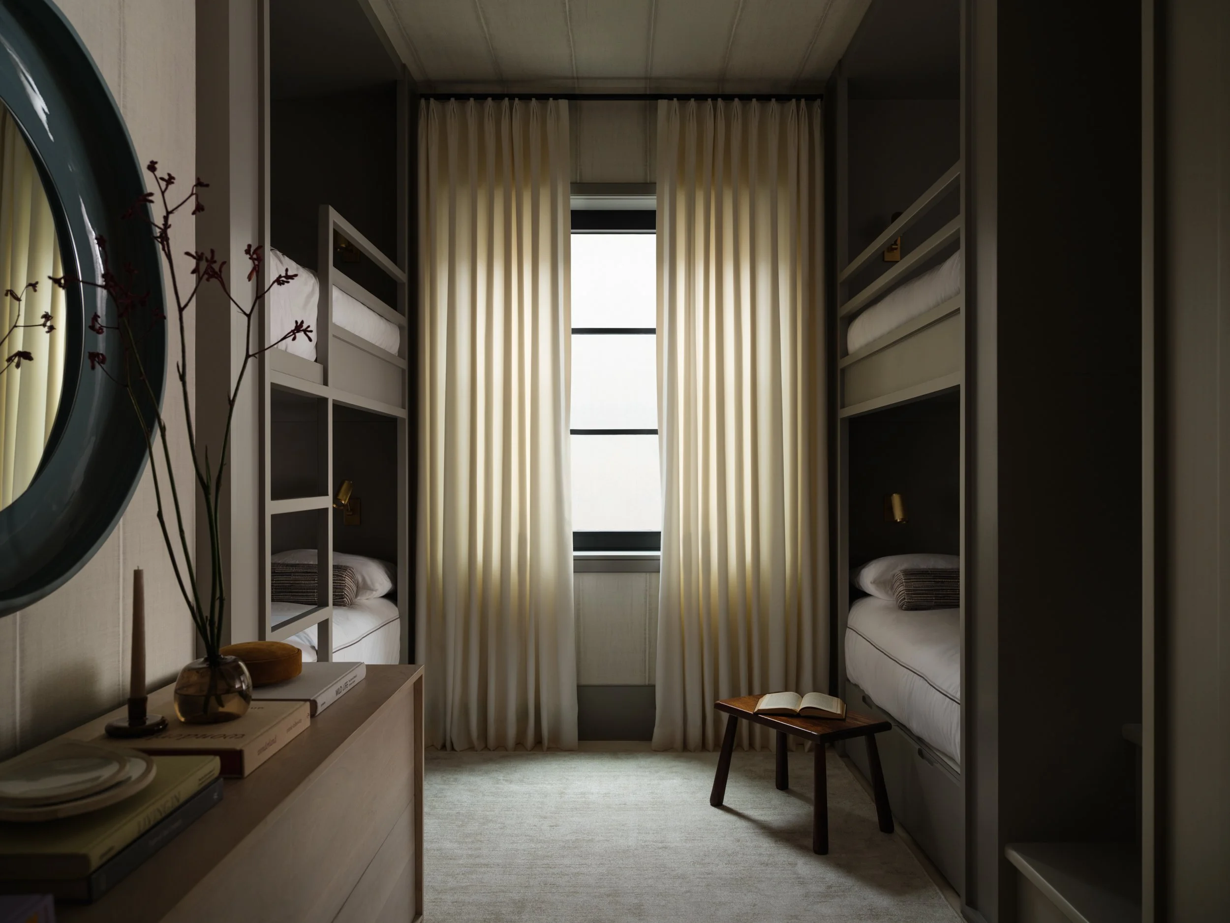 valerie-pena-sagaponack-hampton-bedroom-12.jpg