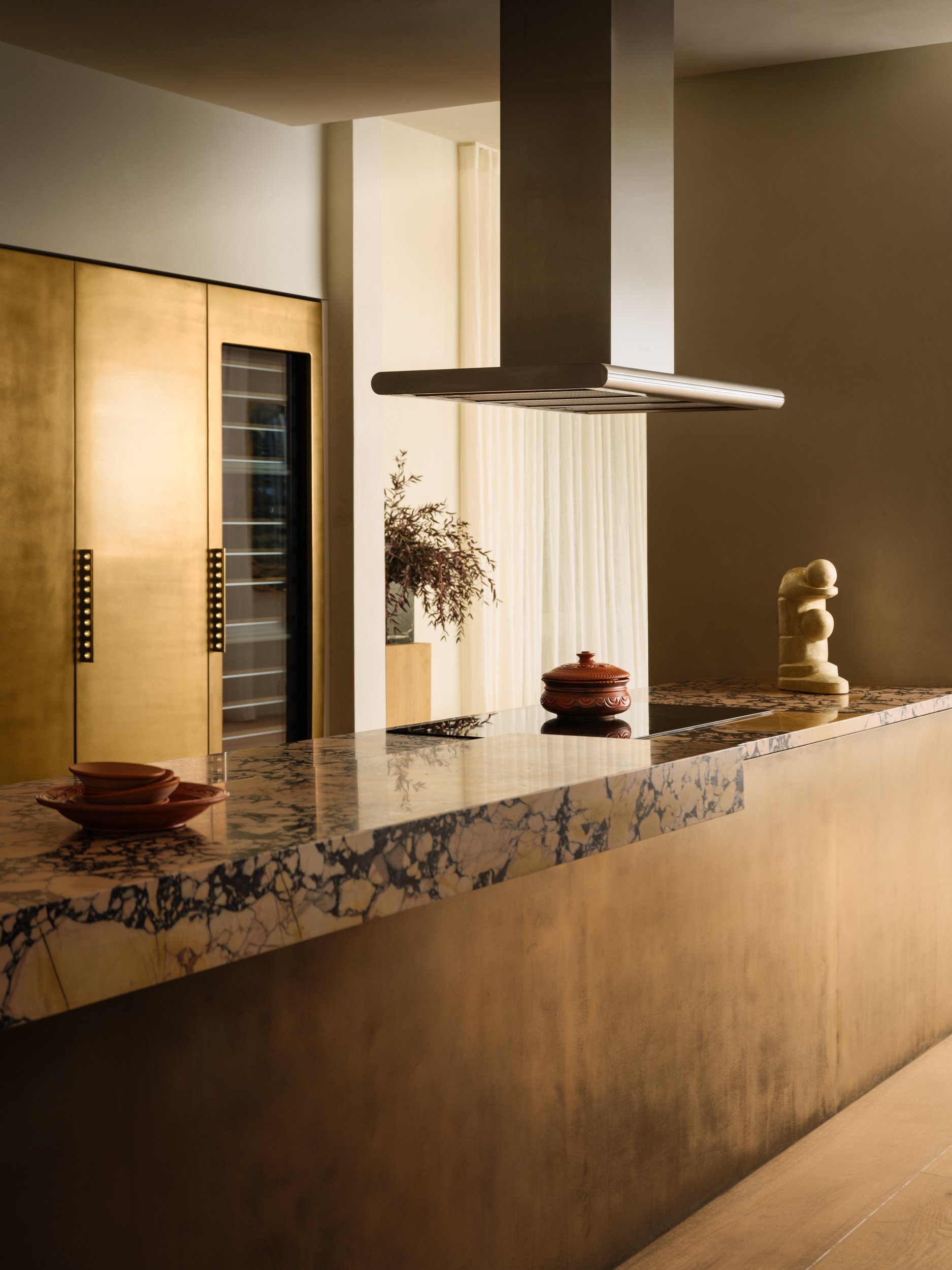 huma-sulaiman-los-angeles-thus-interior-design-kitchen-dining-room-03.jpg